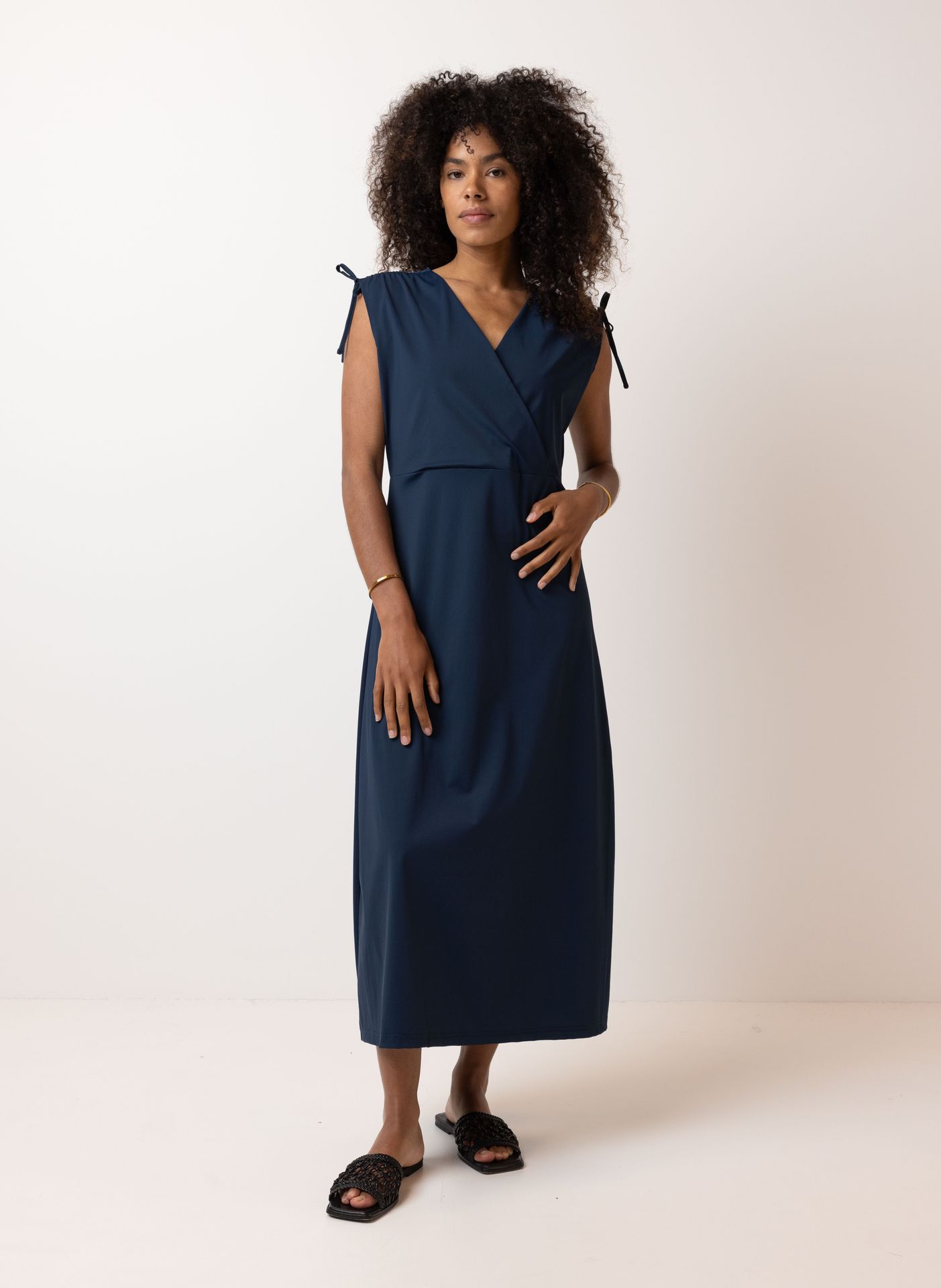  Donkerblauwe maxi jurk travelstof dark blue 213473-499-46