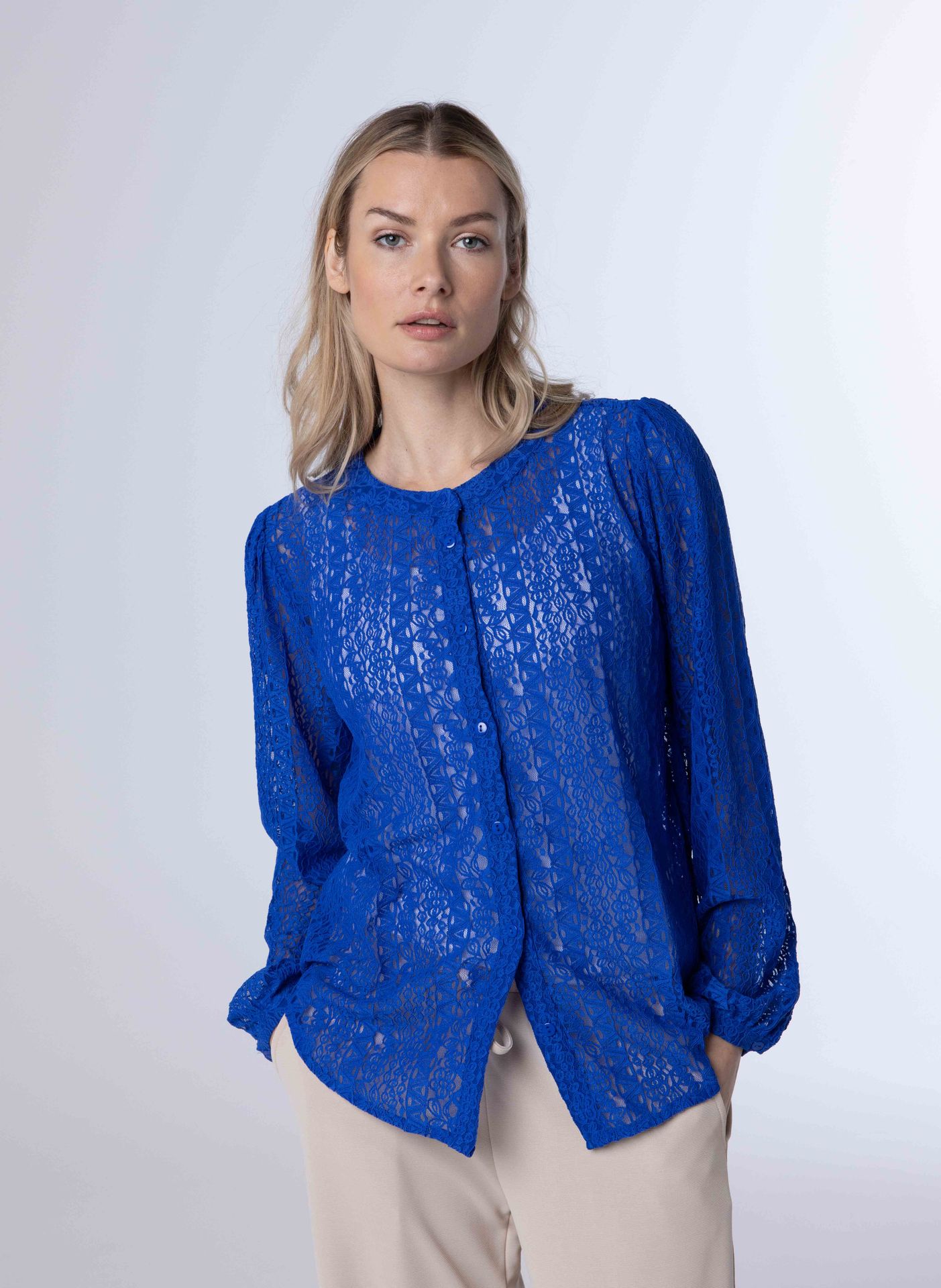 Norah Blauwe blouse van kant cobalt 213961-468