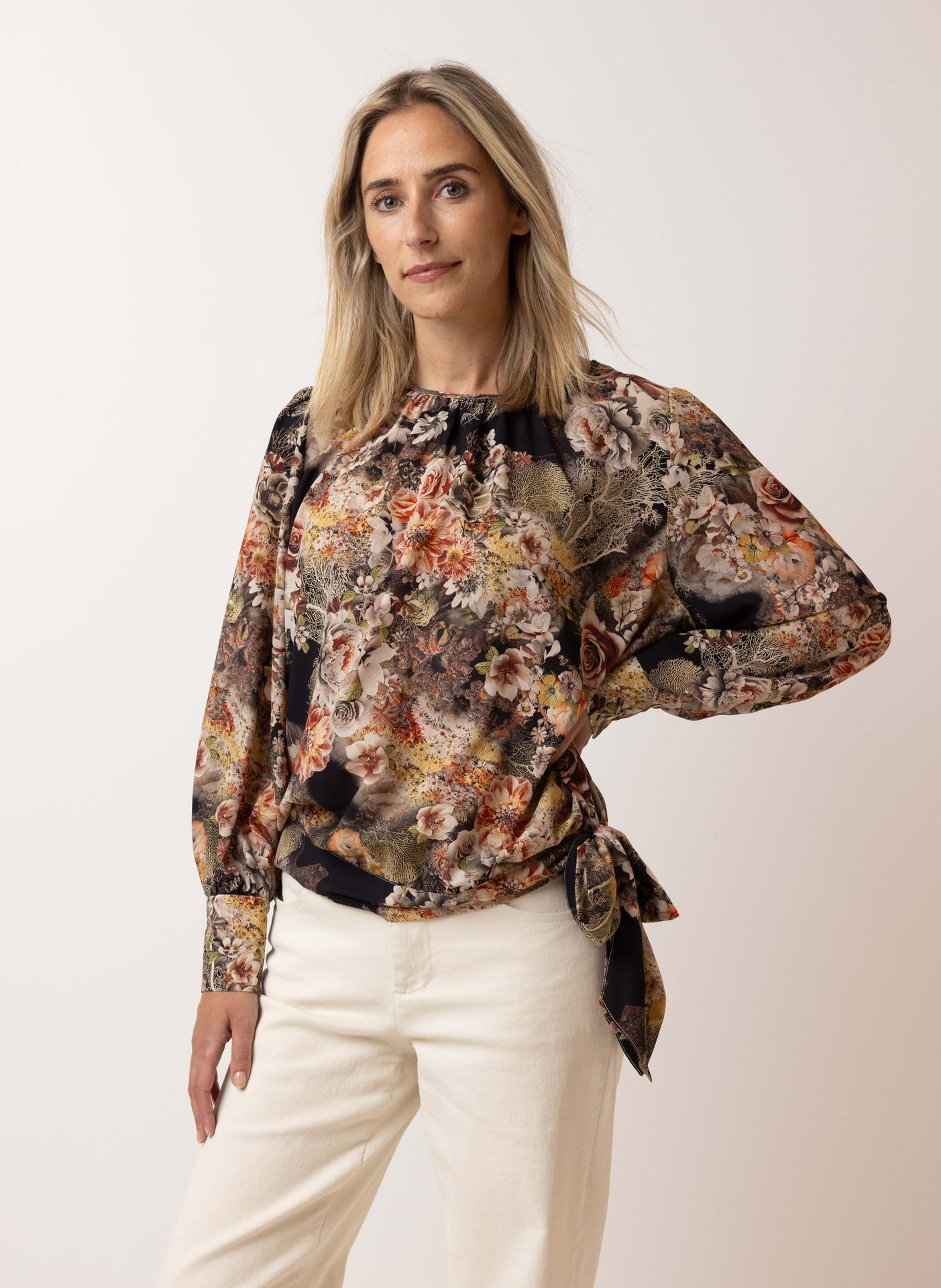 Norah Meerkleurige blouse met strik black multicolor 214227-020