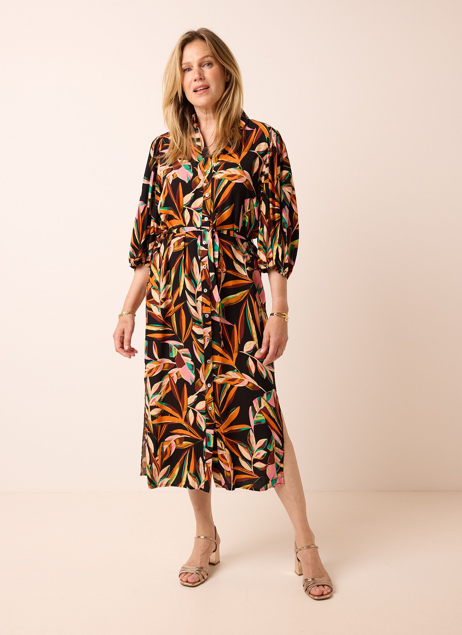 Norah Zwarte midi jurk met botanische print multicolor 214621-002