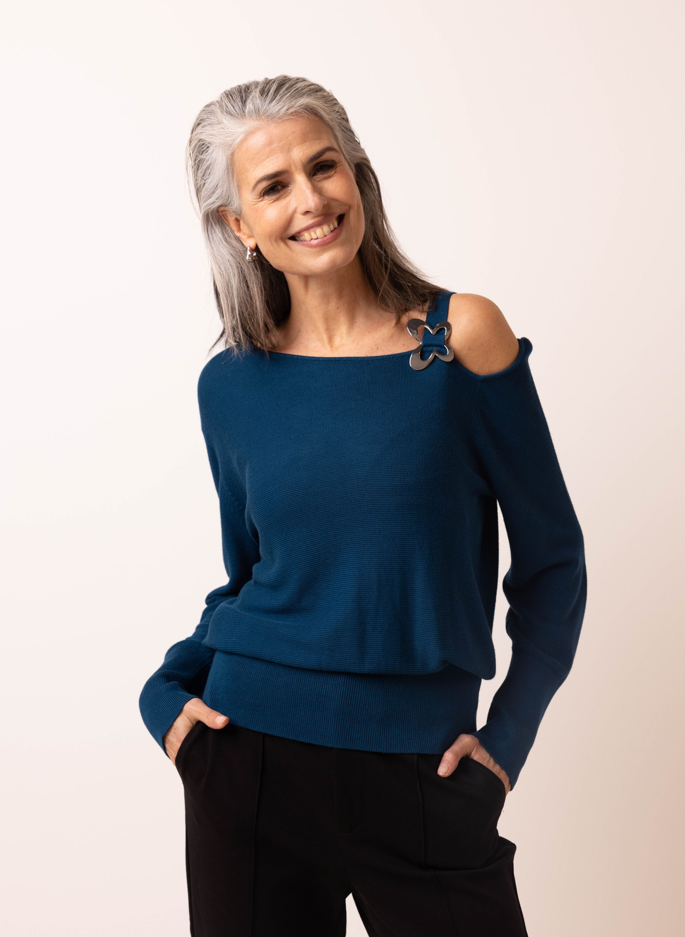 Norah Blauwe trui met open schouder petrol blue 215704-495