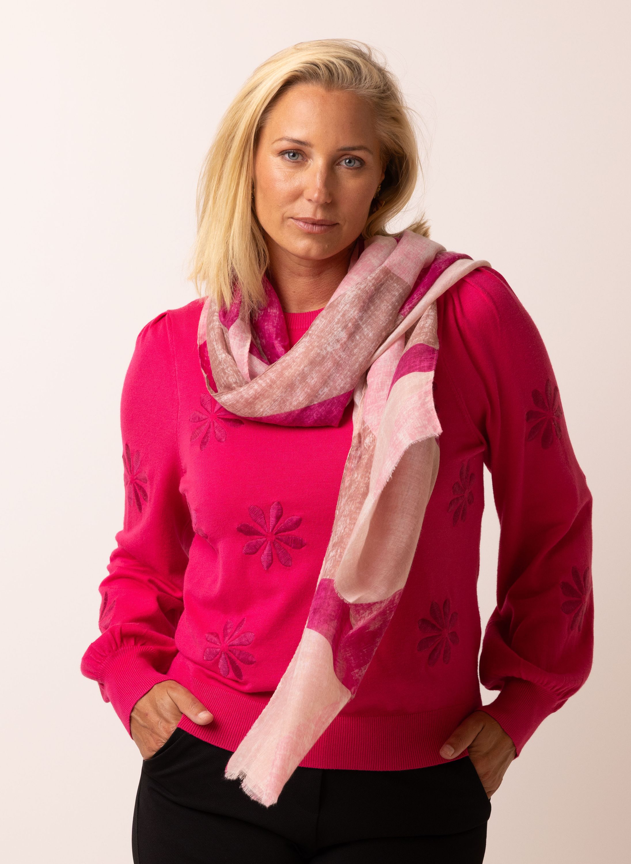 Norah Roze sjaal met rafelrand pink multicolor 215777-920