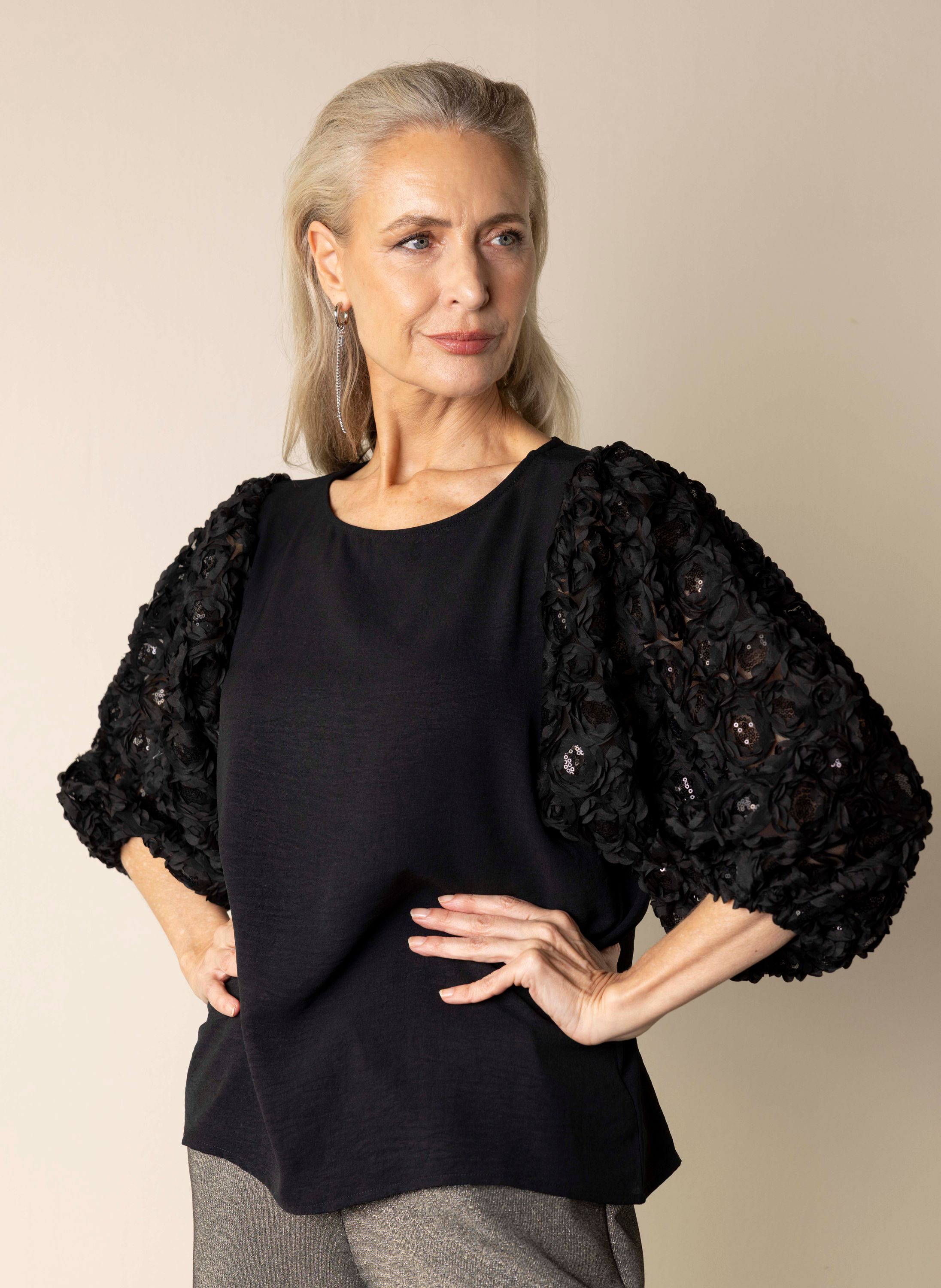 Norah Zwarte blouse met bloemen en pailletten black 215811-001-34