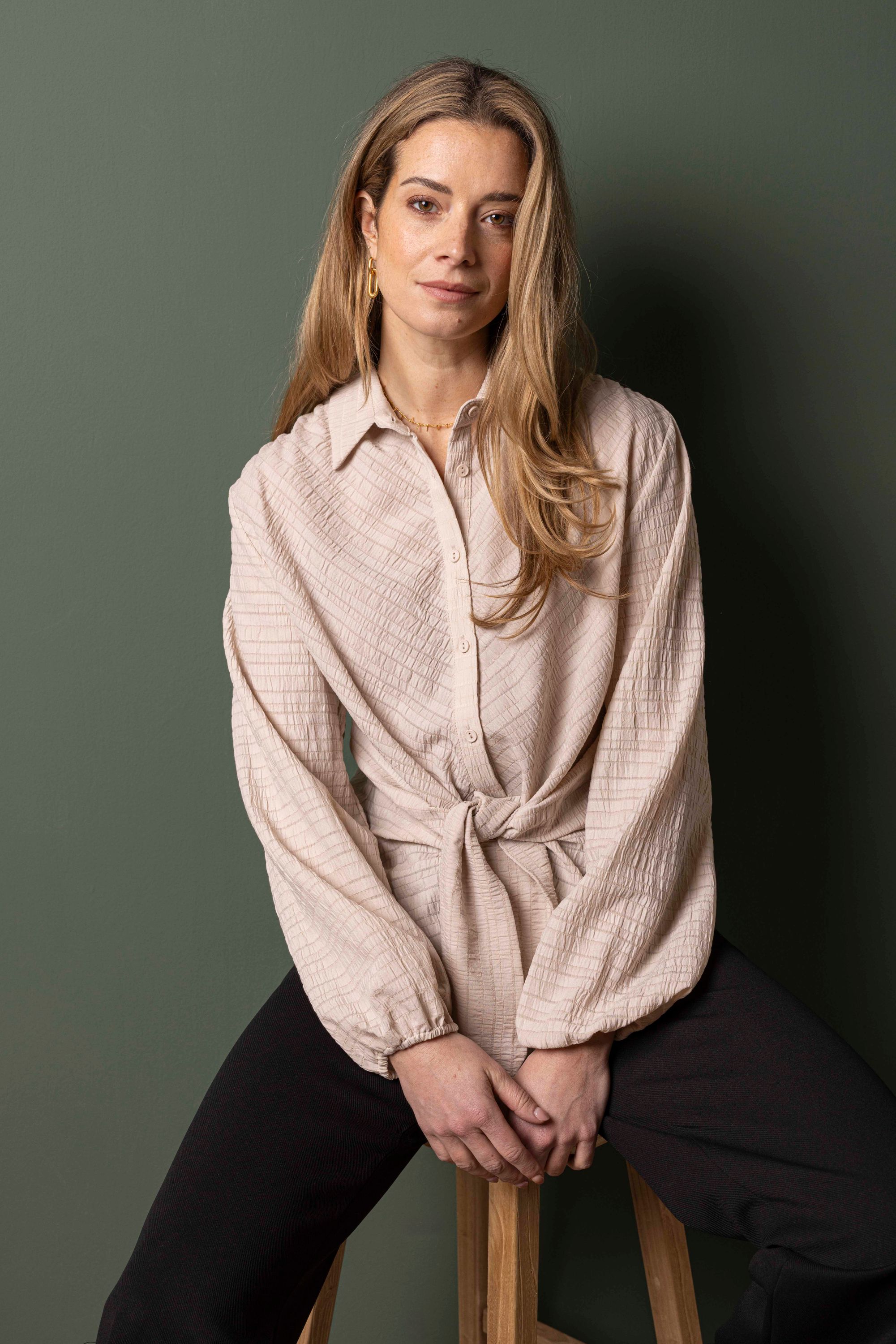 Norah Zandkleurige blouse met strikdetail sand 215878-110
