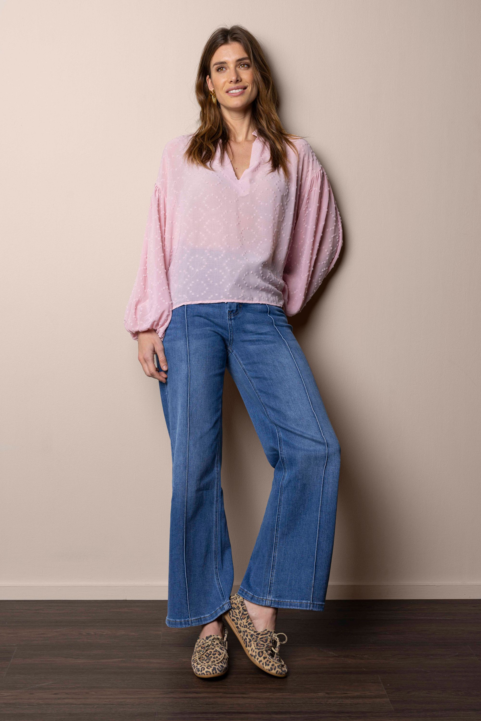 Norah Roze blouse met stippen en V-hals light rose 215905-901