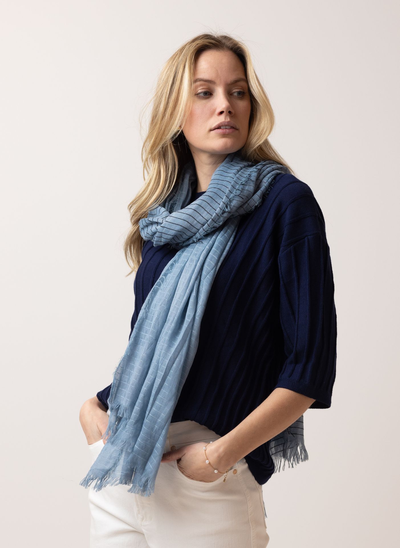 Norah Blauwe sjaal blue 216003-400