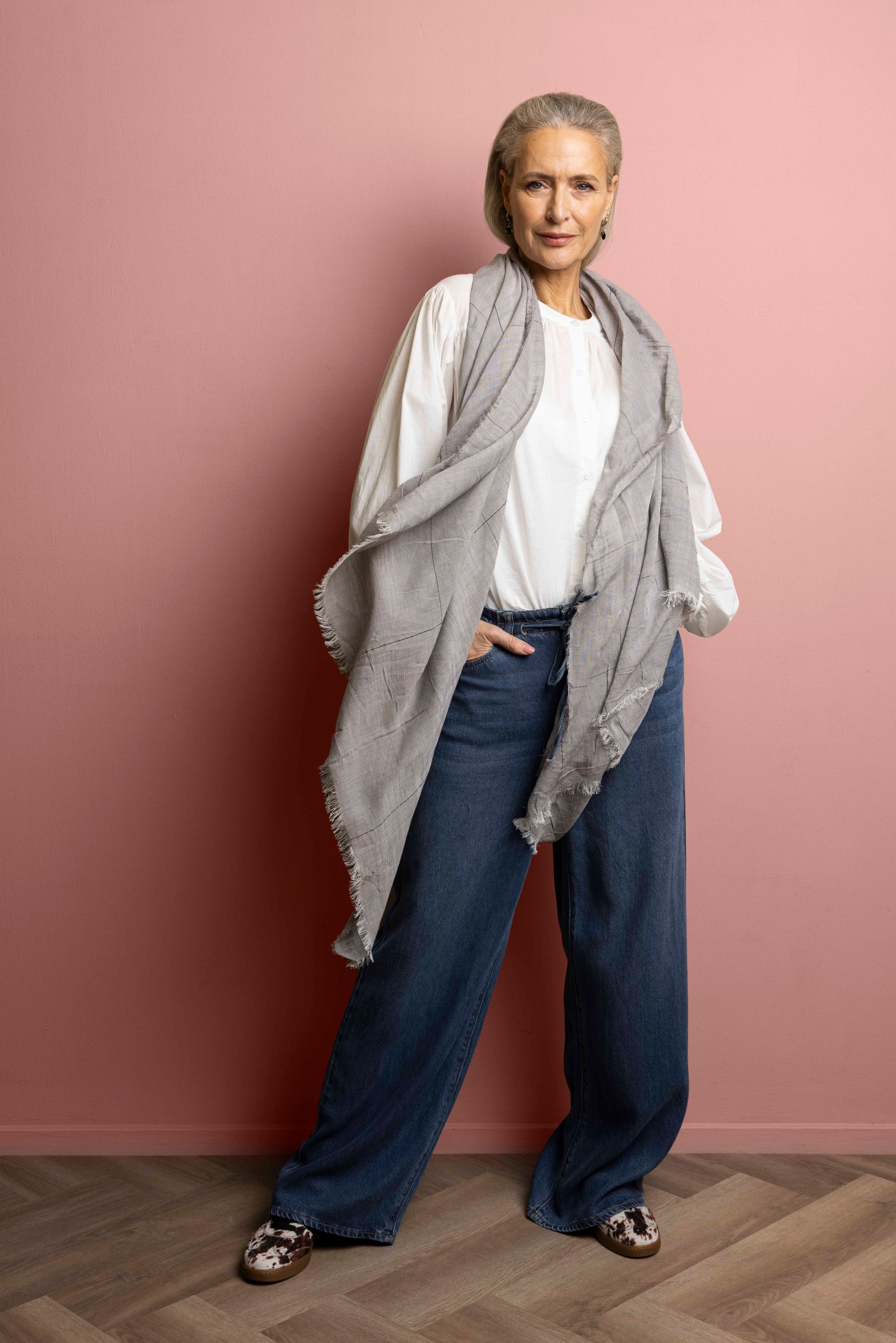 Norah Lichtgrijze fijngeweven sjaal grey 216042-045