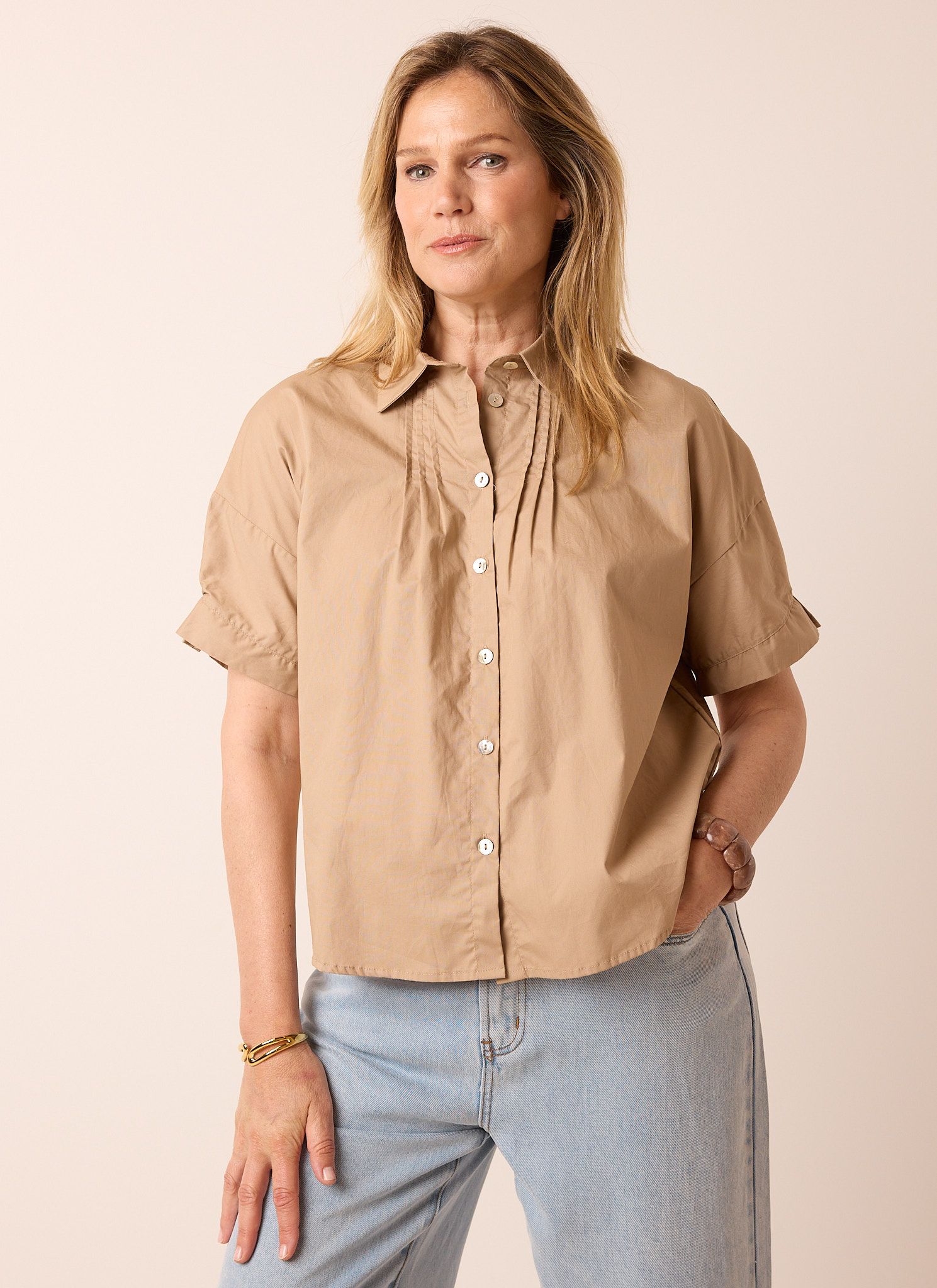 Norah Zandkleurige blouse met plooidetails sand 216057-110