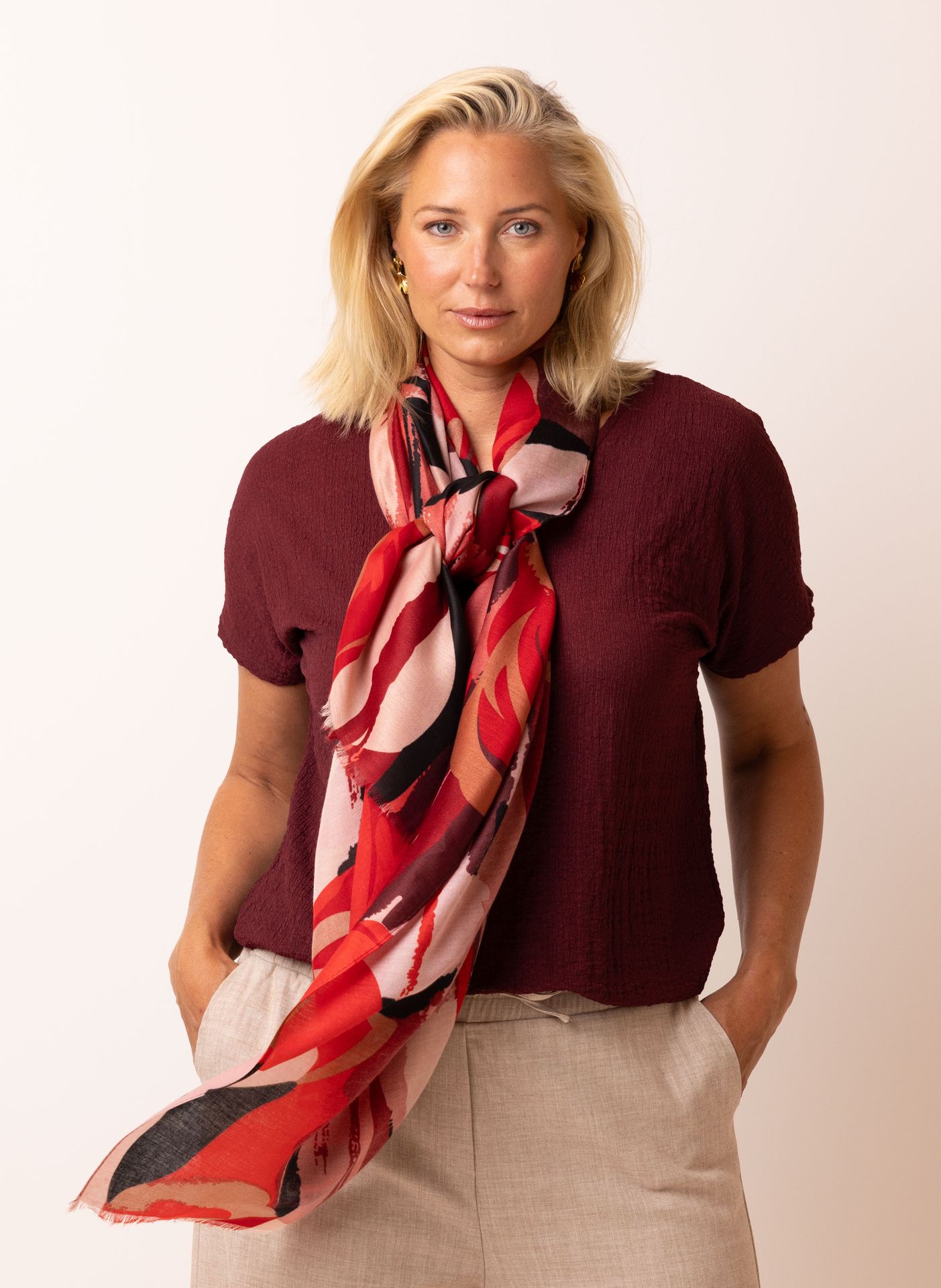 Norah Kleurrijke sjaal met rafelrand red multicolor 216144-620-ONE