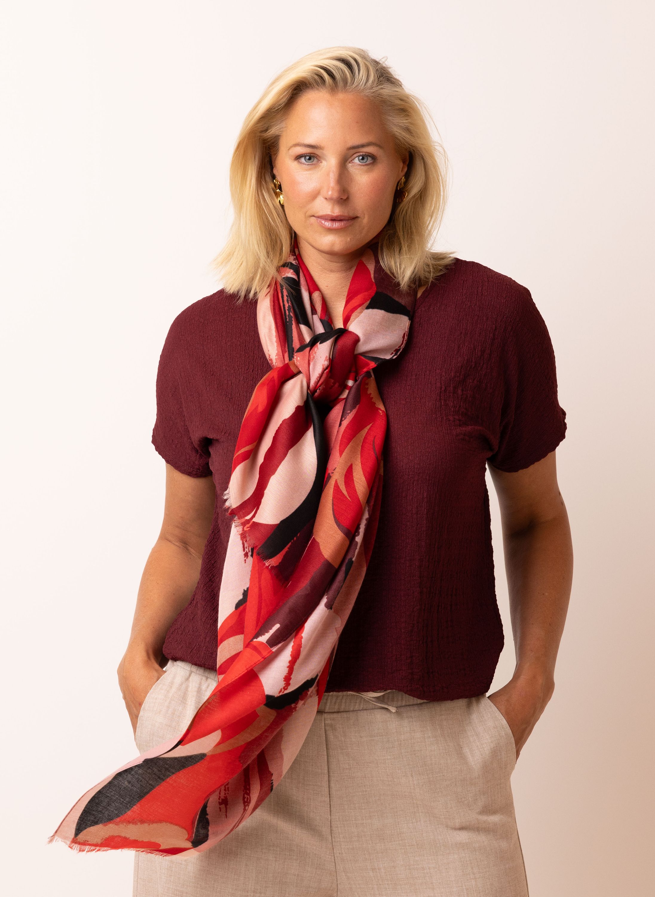 Norah Kleurrijke sjaal met rafelrand red multicolor 216144-620