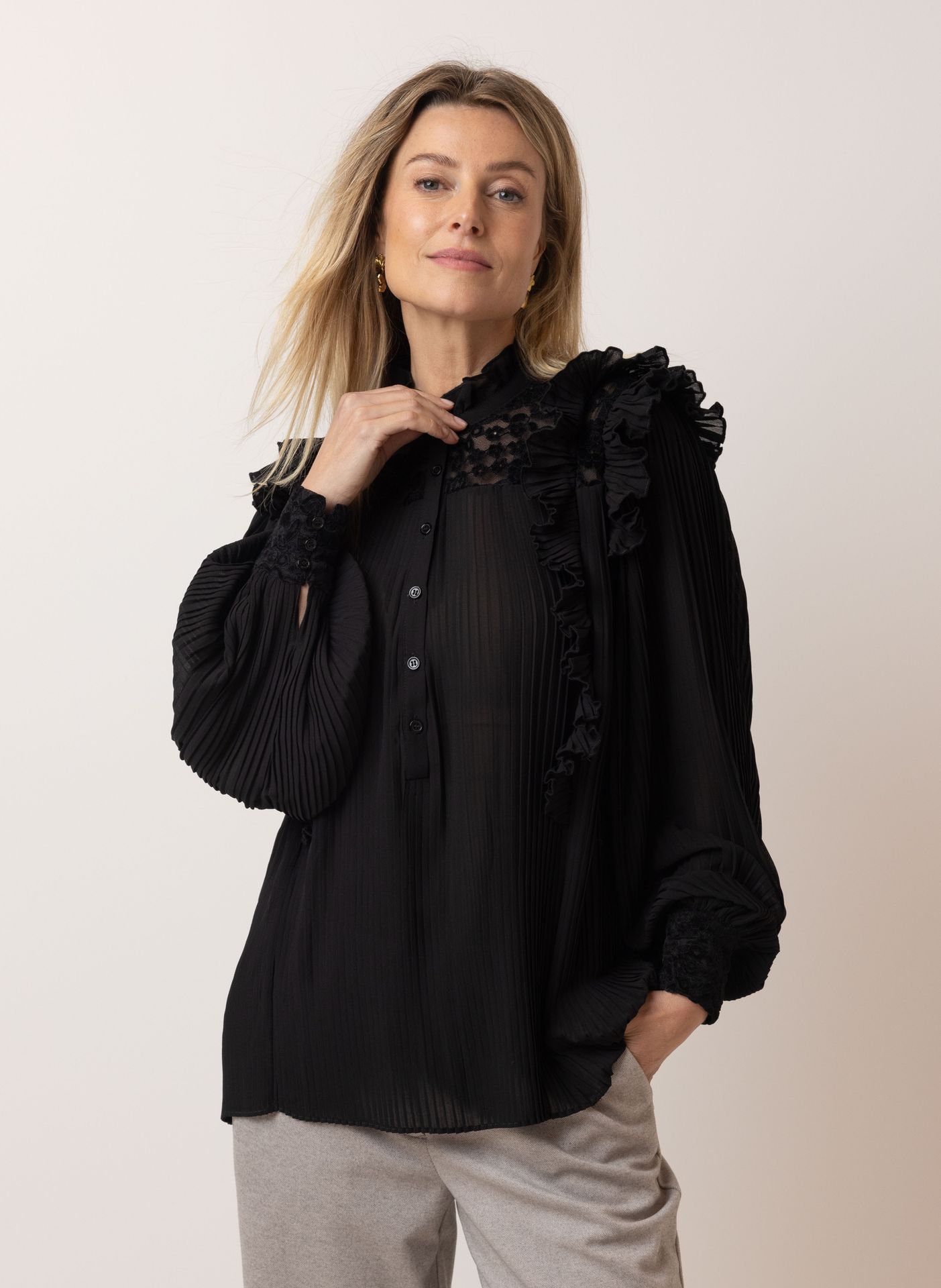 Norah Zwarte plissé blouse black 216201-001