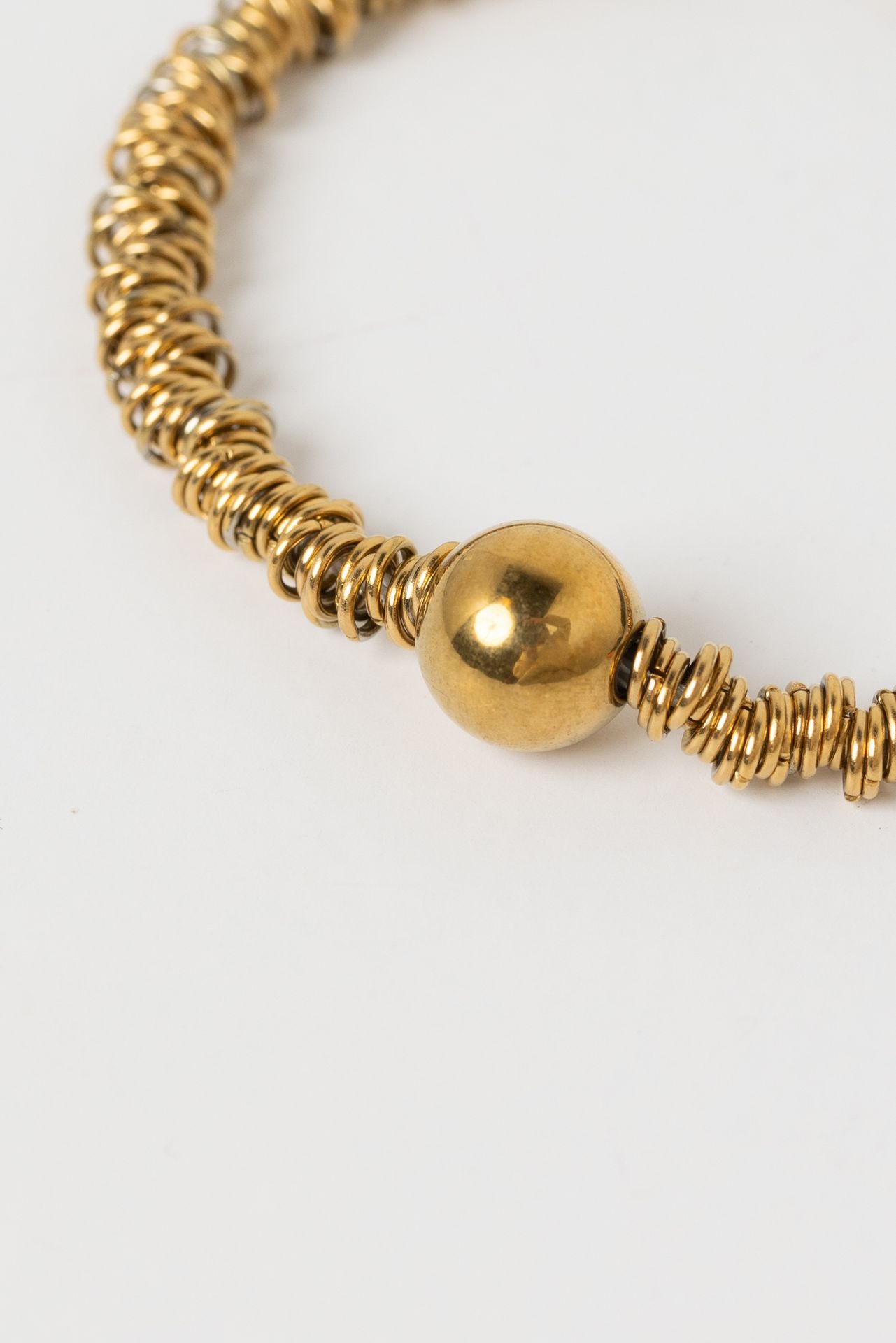 Norah Armband met ringetjes en een ronde bedel gold 216256-199