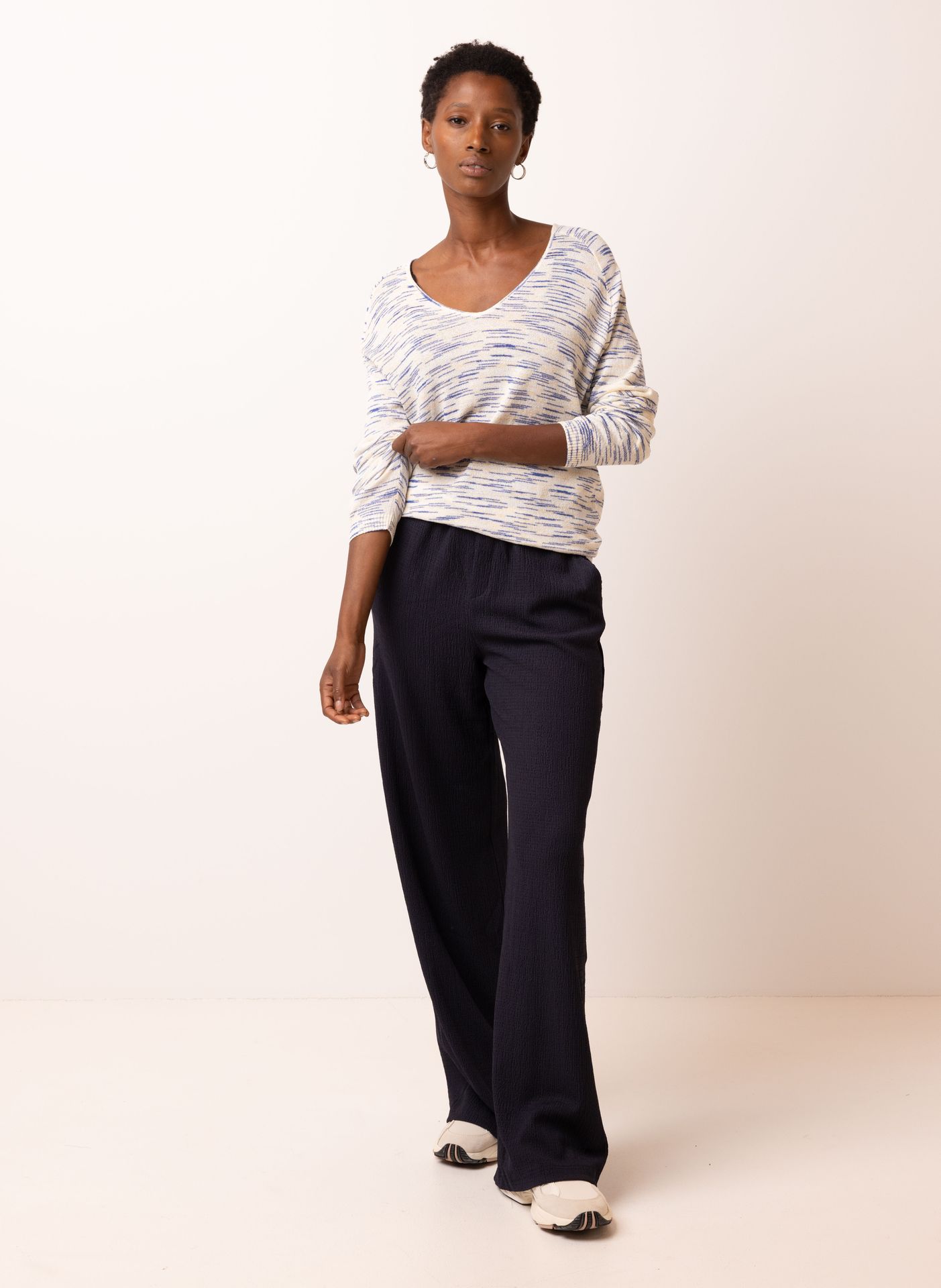 Norah Fijngebreide ecru trui met streeppatroon ecru/blue 216415-174-34