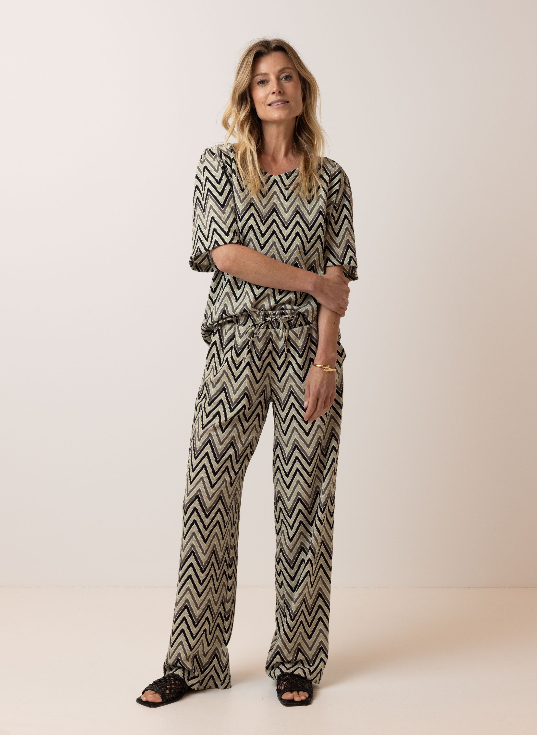 Norah Meerkleurige wijde broek met zigzag patroon green multicolor 216497-520