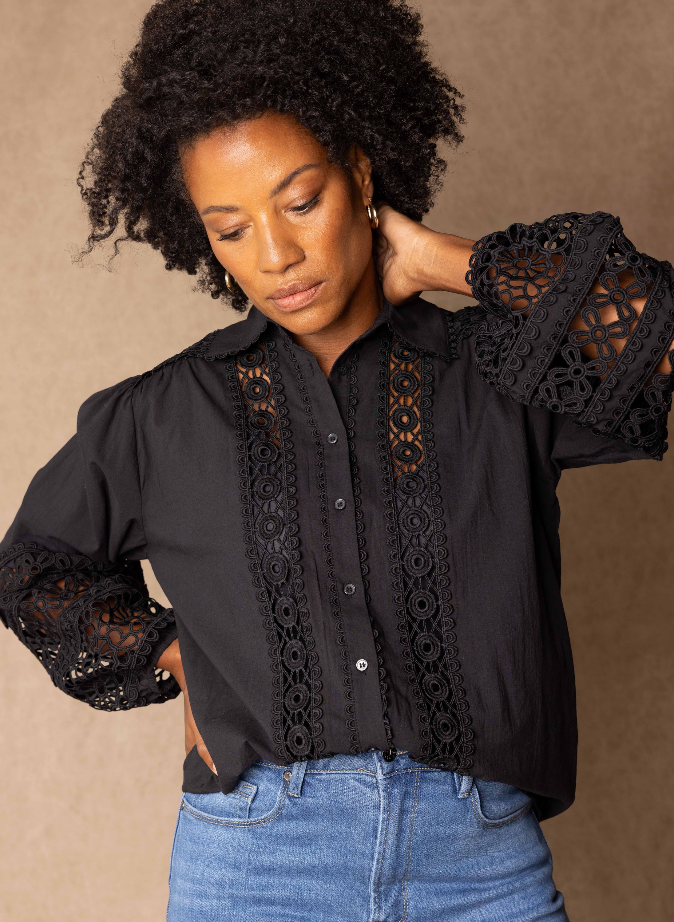 Norah Zwarte blouse met open borduursels black 216623-001-34