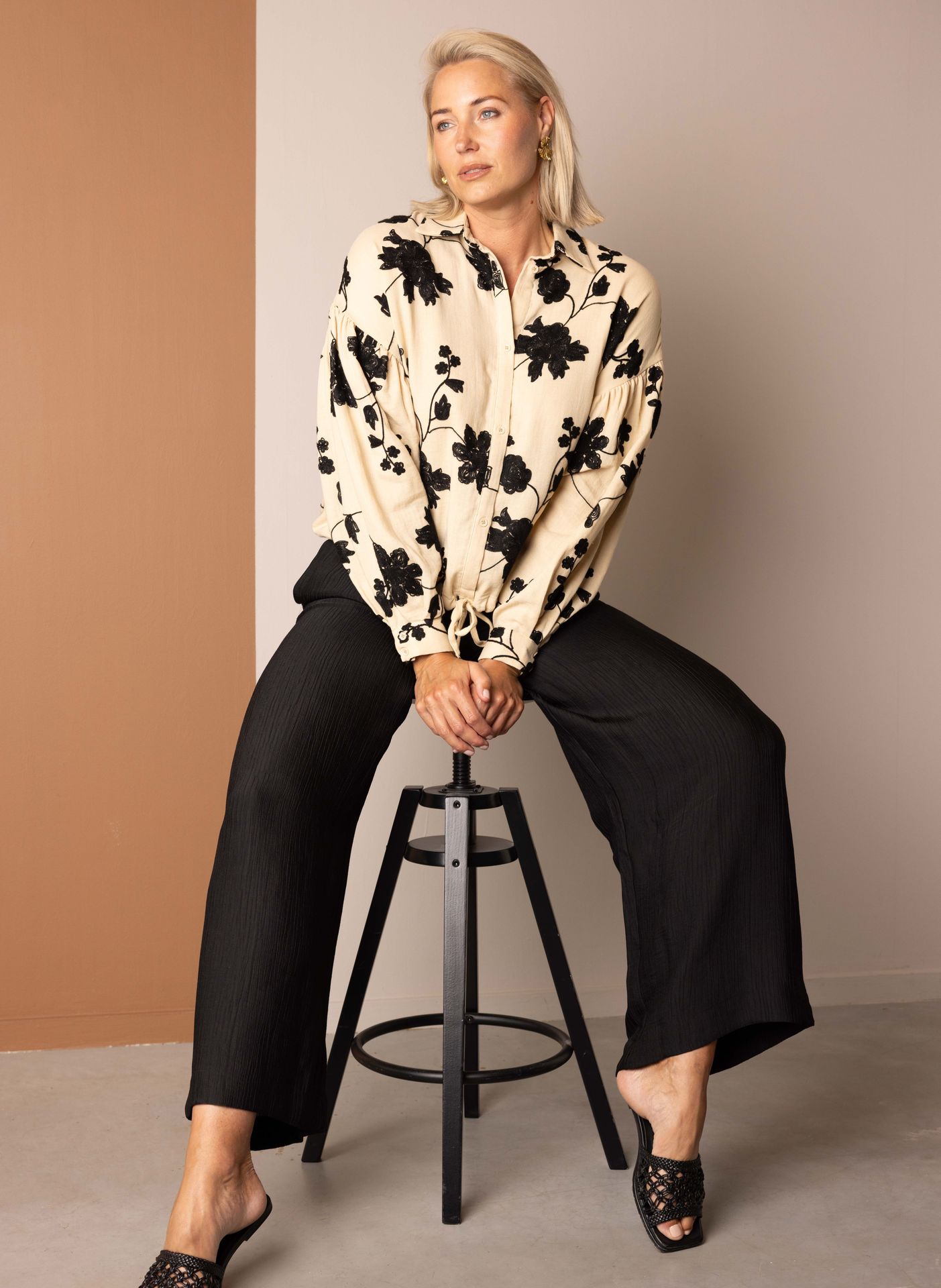 Norah Zwarte wijde broek met structuur black 216784-001