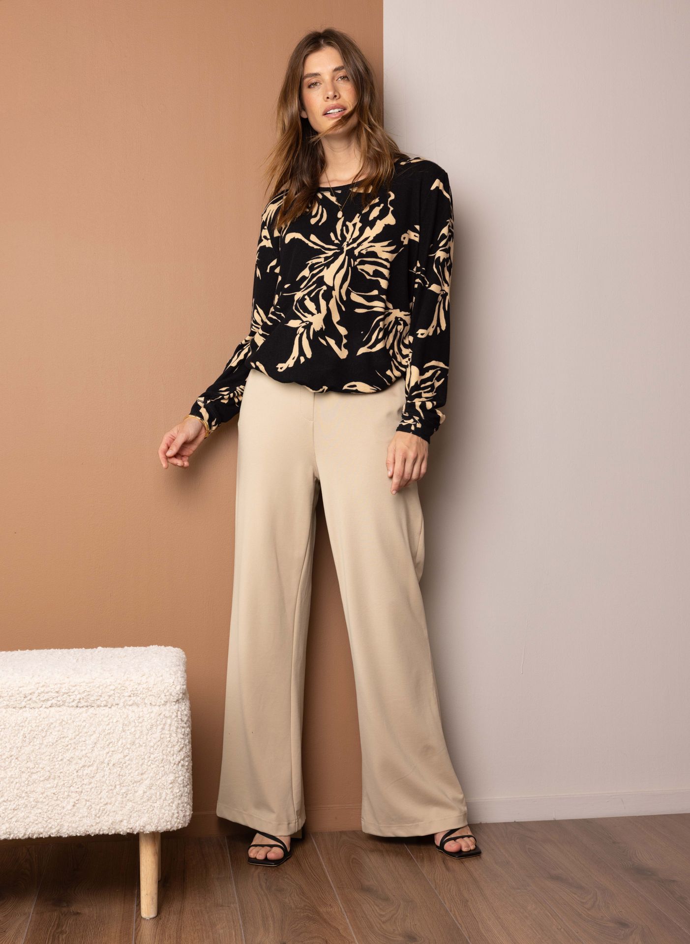 Norah Zandkleurige rechte broek met elastische tailleband sand 216848-110