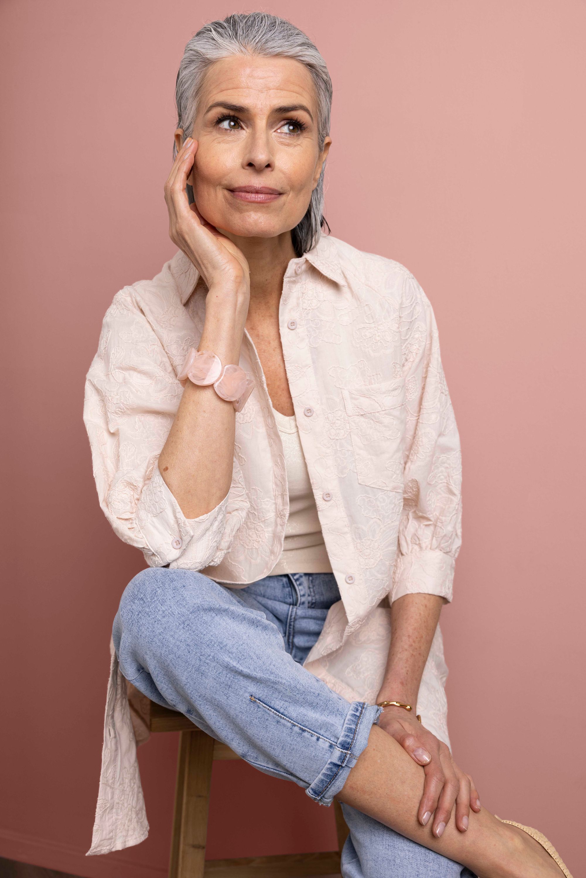 Norah Champagnekleurige lange blouse met borduursels champagne 216954-103