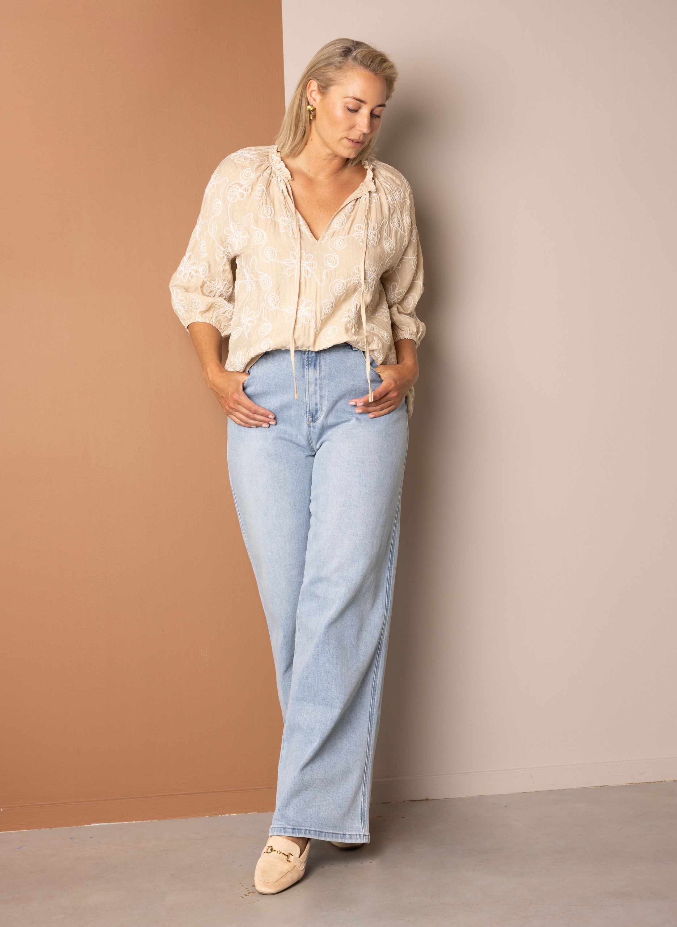 Norah Zandkleurige blouse met borduursels sand 216957-110