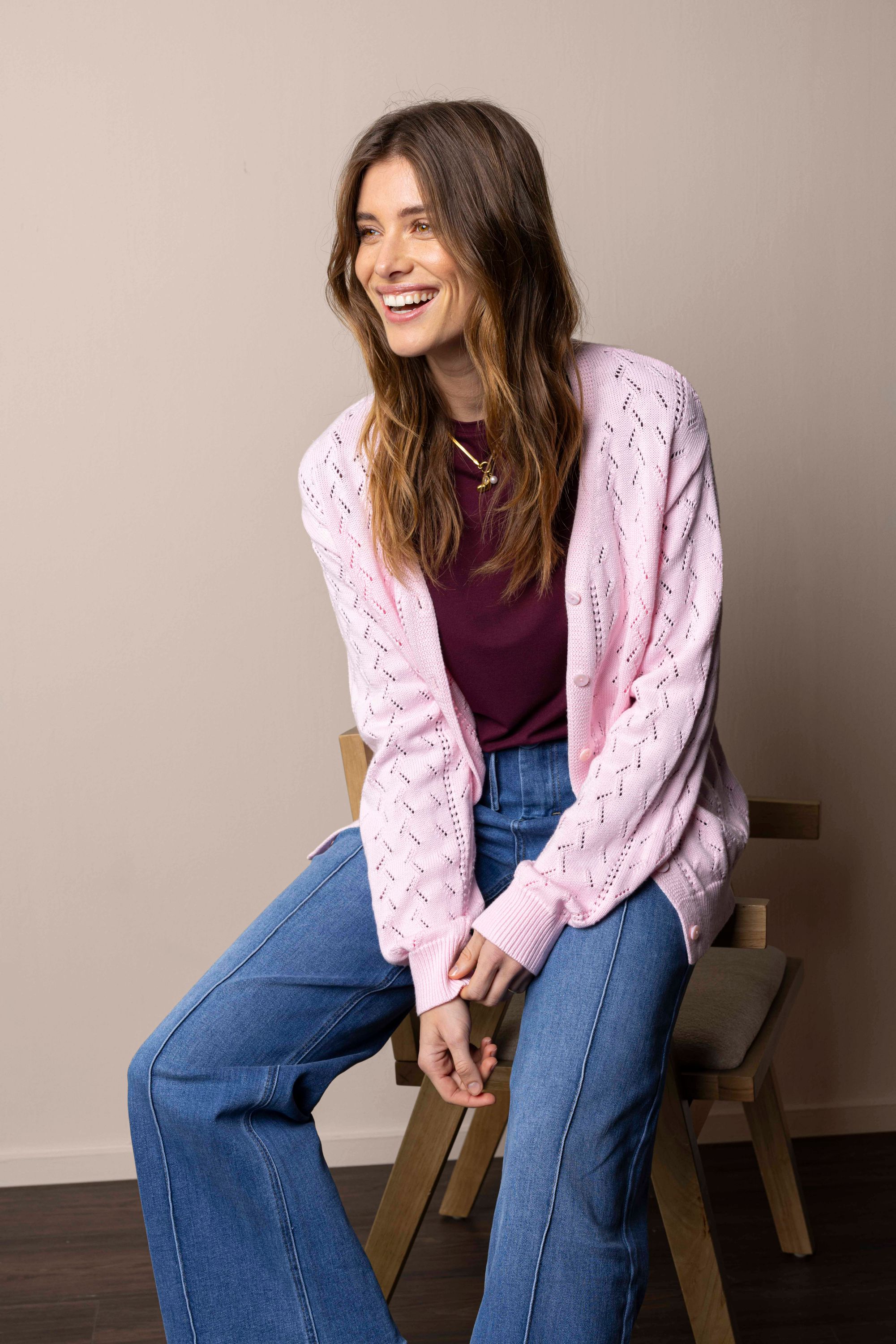 Norah Roze gebreid vest met opengewerkt patroon baby pink 217071-902