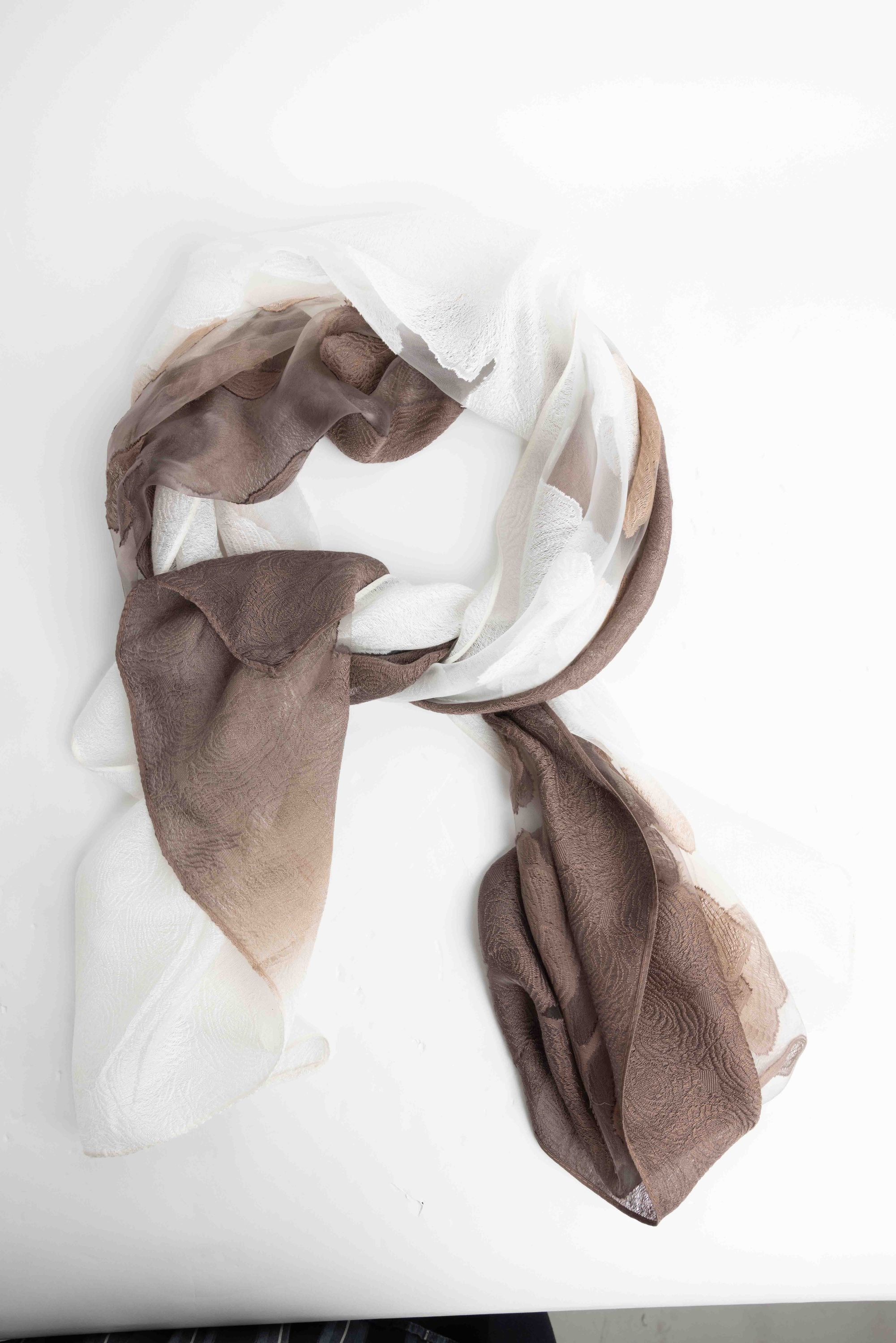 Norah Wit/bruine sjaal met rozen white/brown 217093-133