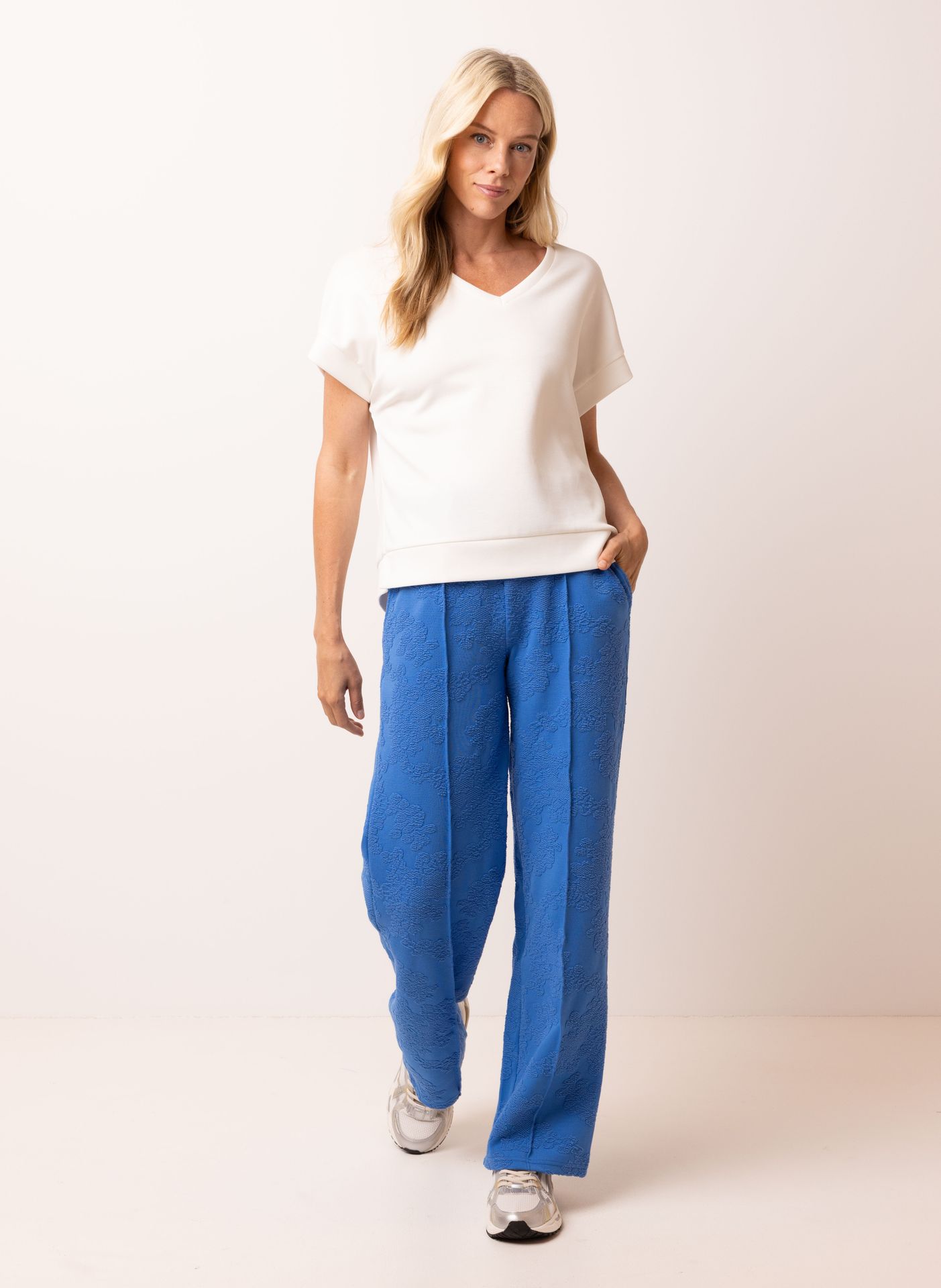Norah Blauwe rechte broek met structuur royal blue 217117-466
