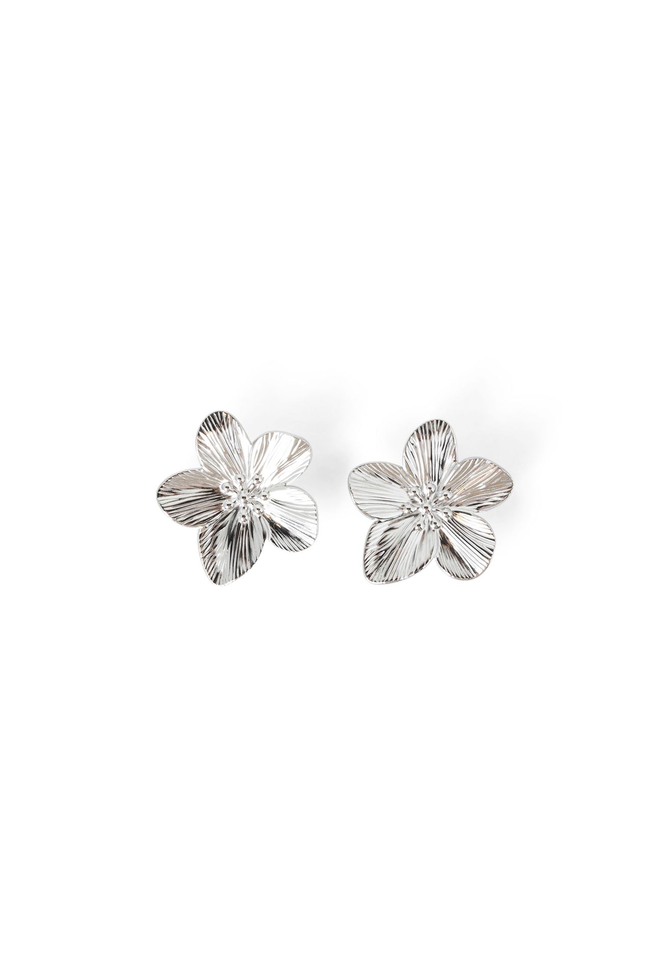 Norah Zilverkleurige oorbellen met bloem silver 217204-099