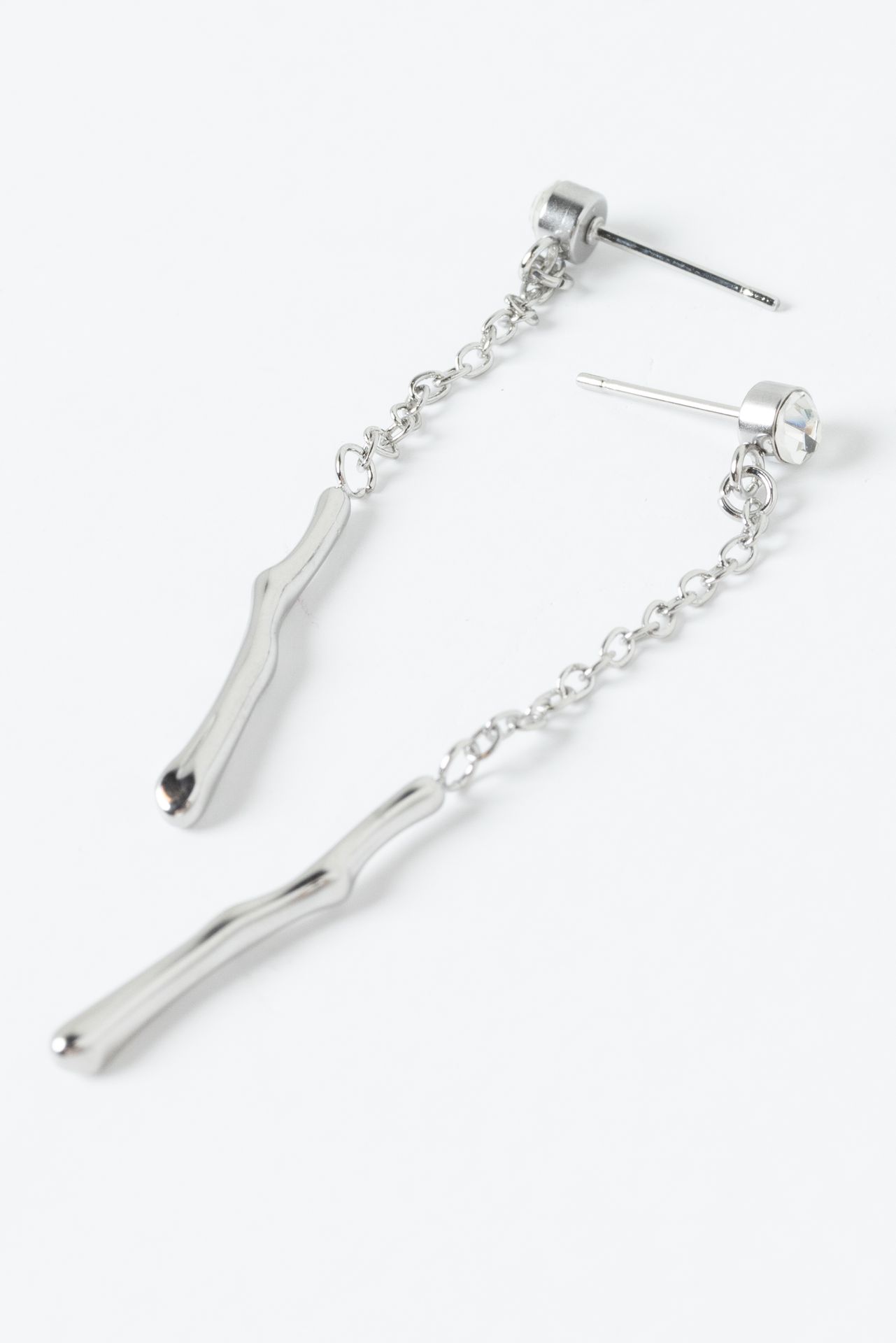 Norah Zilverkleurige oorbellen met steentje en hanger silver 217219-099