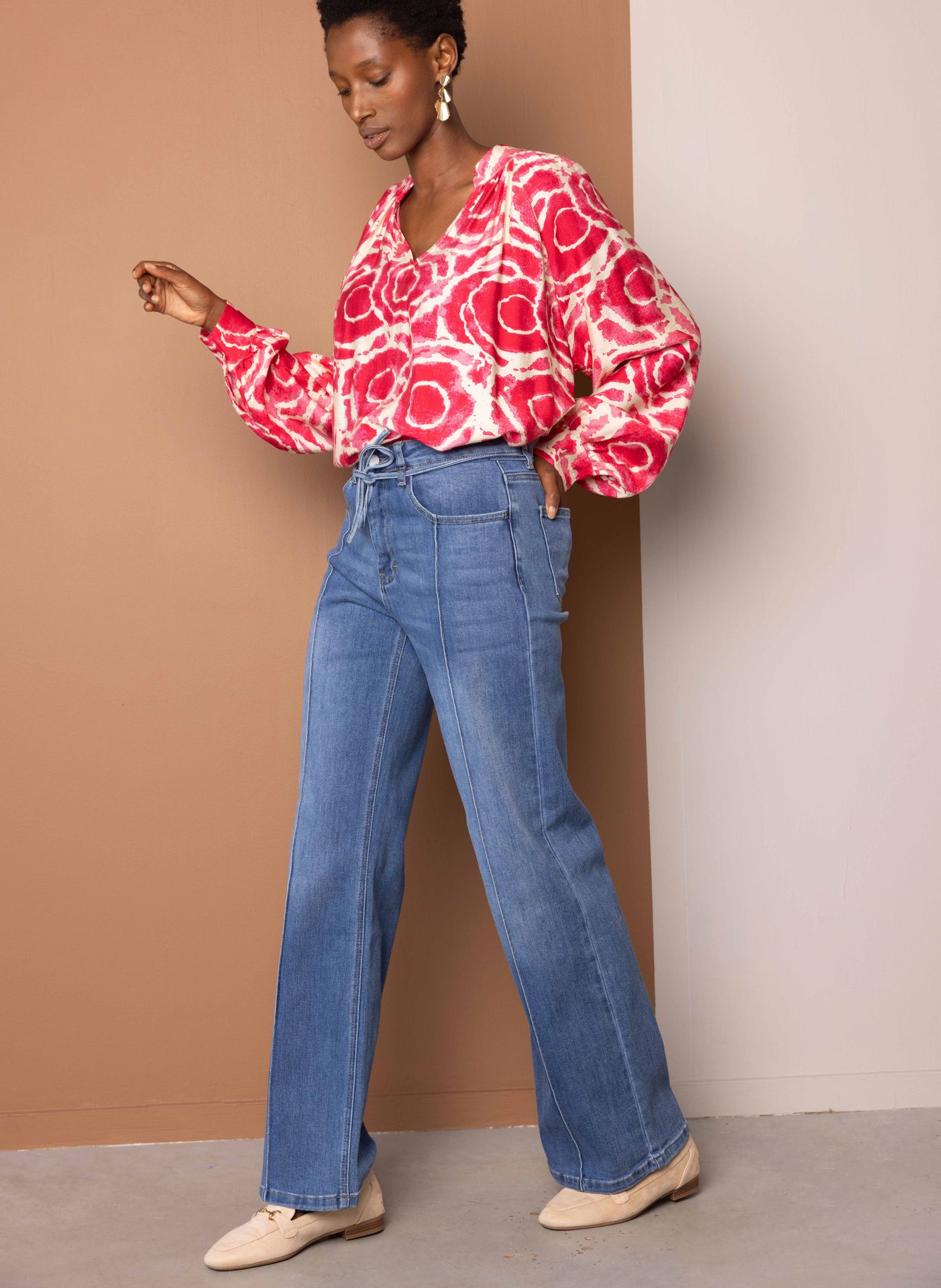 Norah Middenblauwe rechte jeans met ceintuur mid denim 217266-479-42
