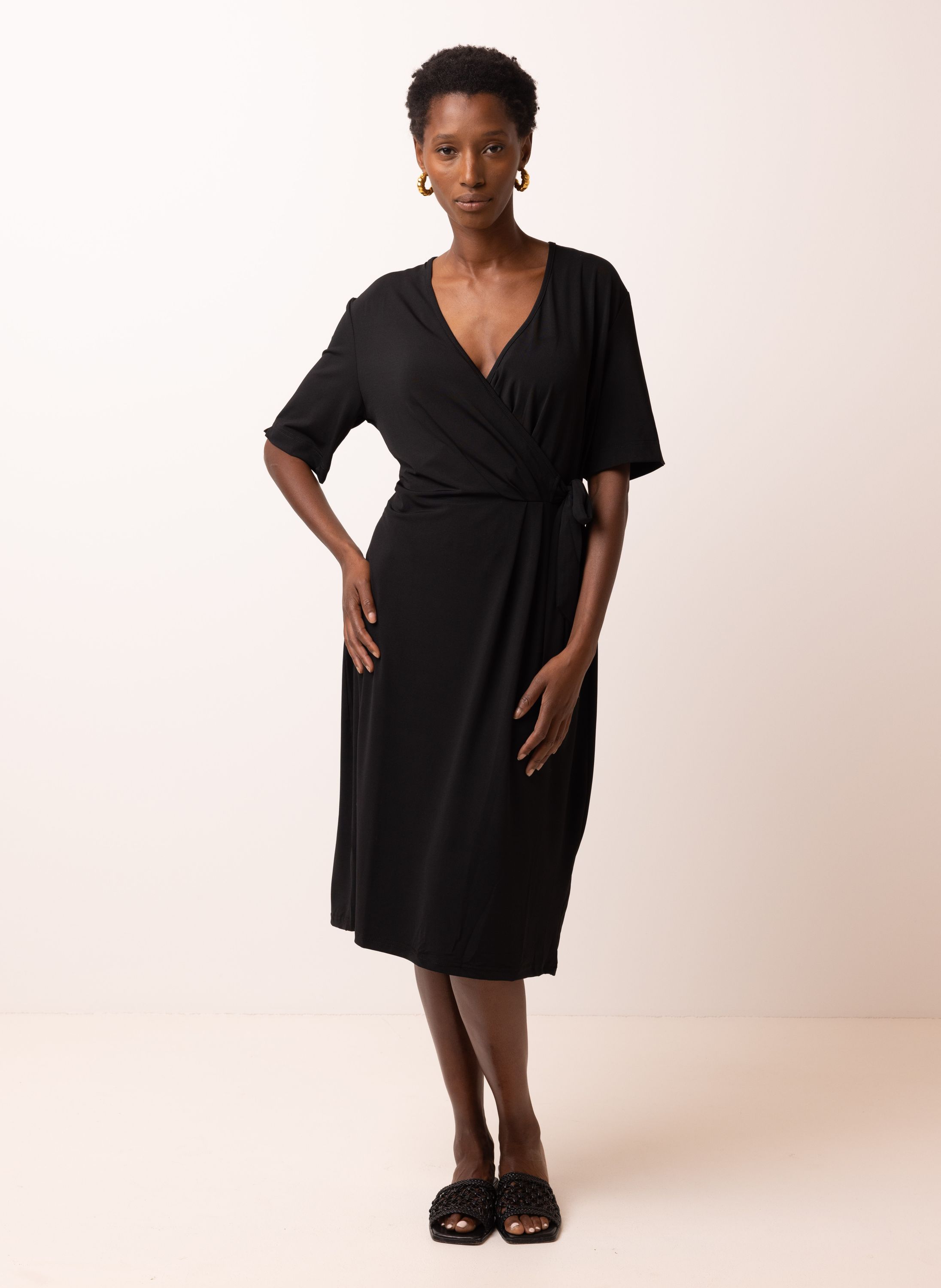 Norah Zwarte midi jurk met overslag black 217321-001-38