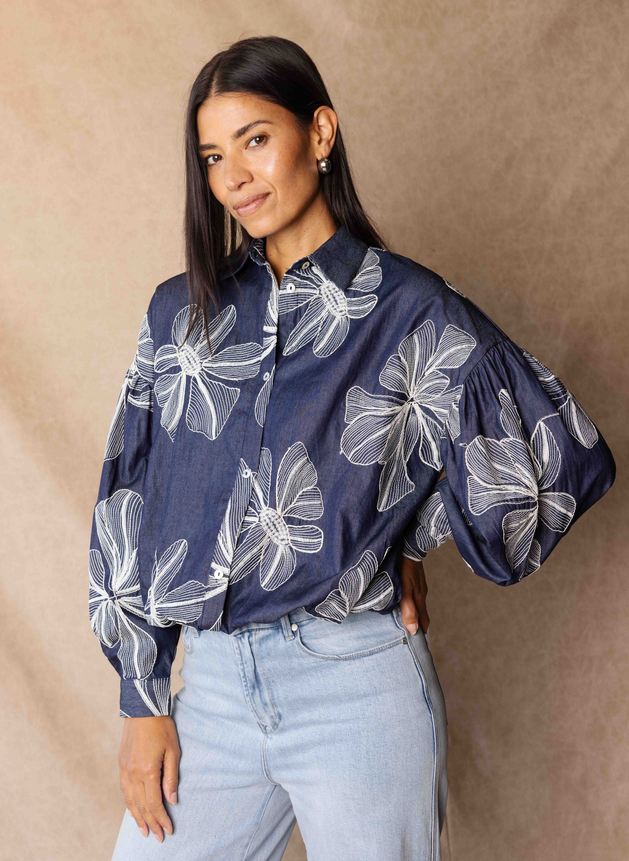 Norah Blauwe blouse met ecru bloemen blue/ecru 217340-441-34