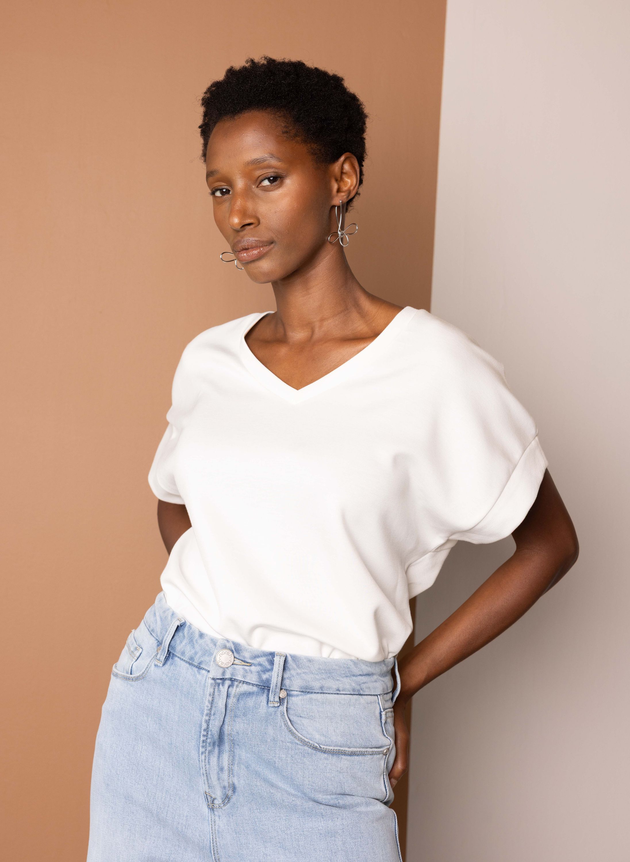 Off-white shirt met V-hals