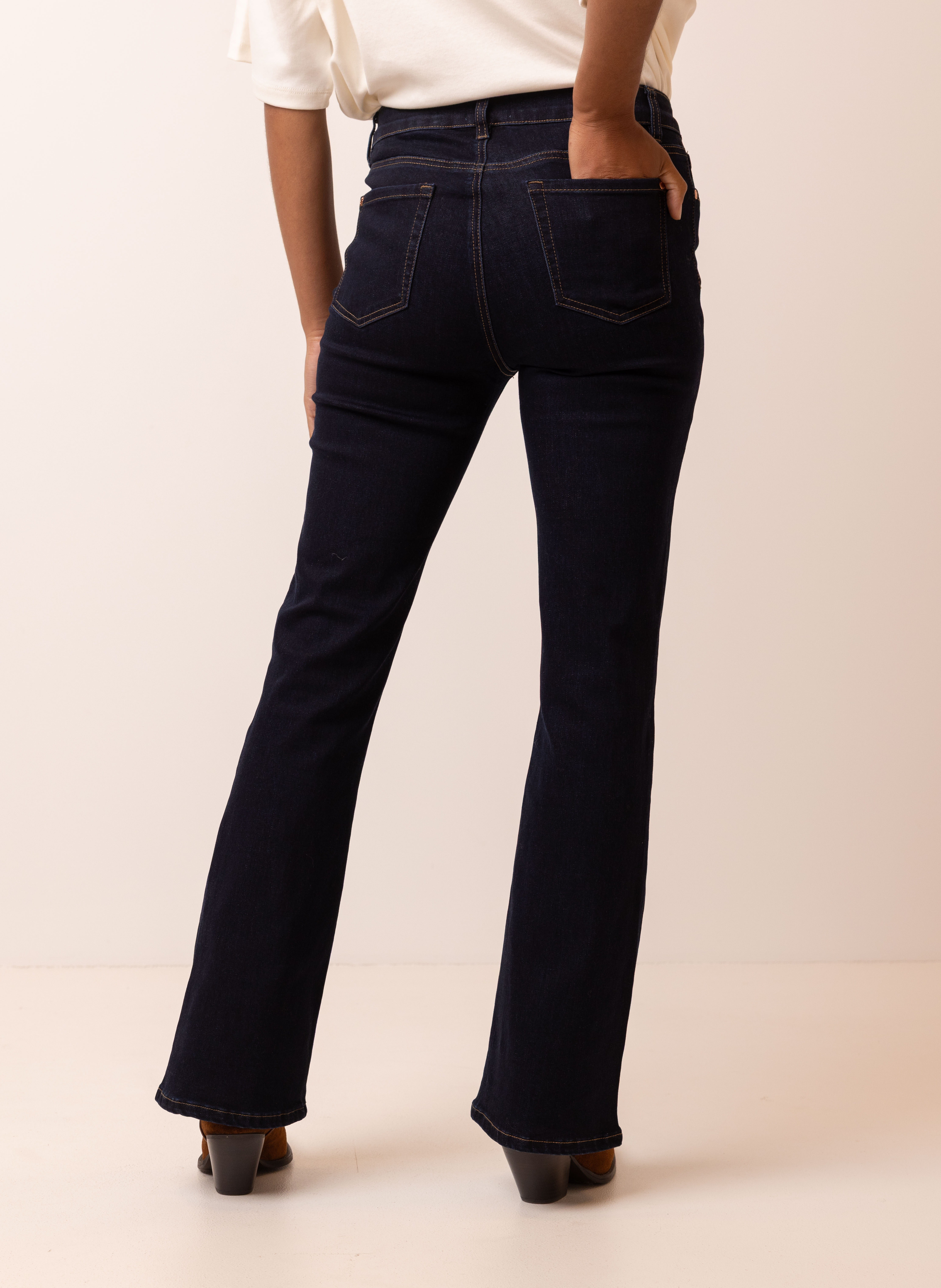 Flora jeans | Flared | Diepblauw | L32 | Norah Dameskleding maat