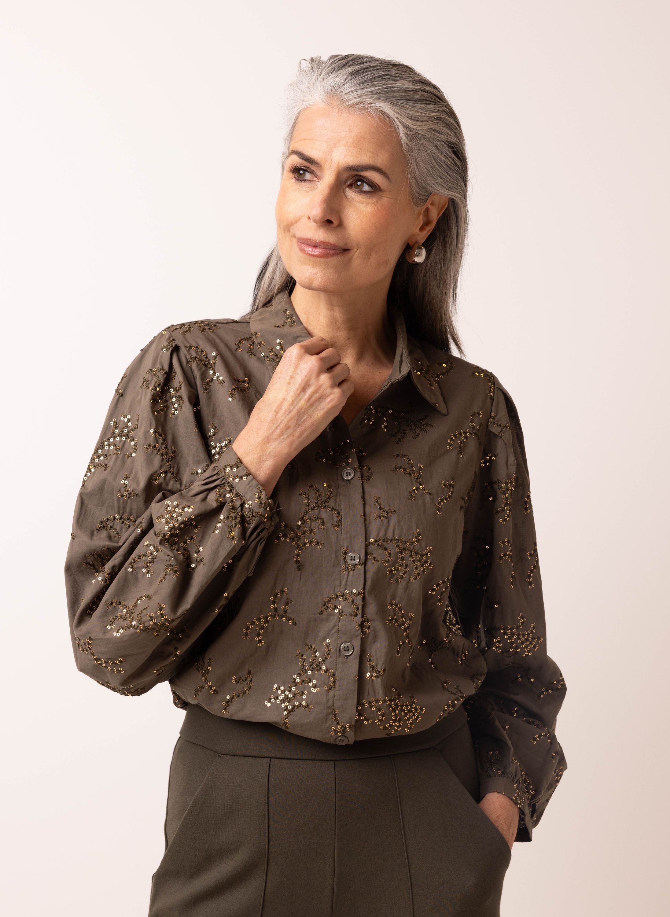 Norah Donkergroene blouse met pailletten army green 217512-595-48