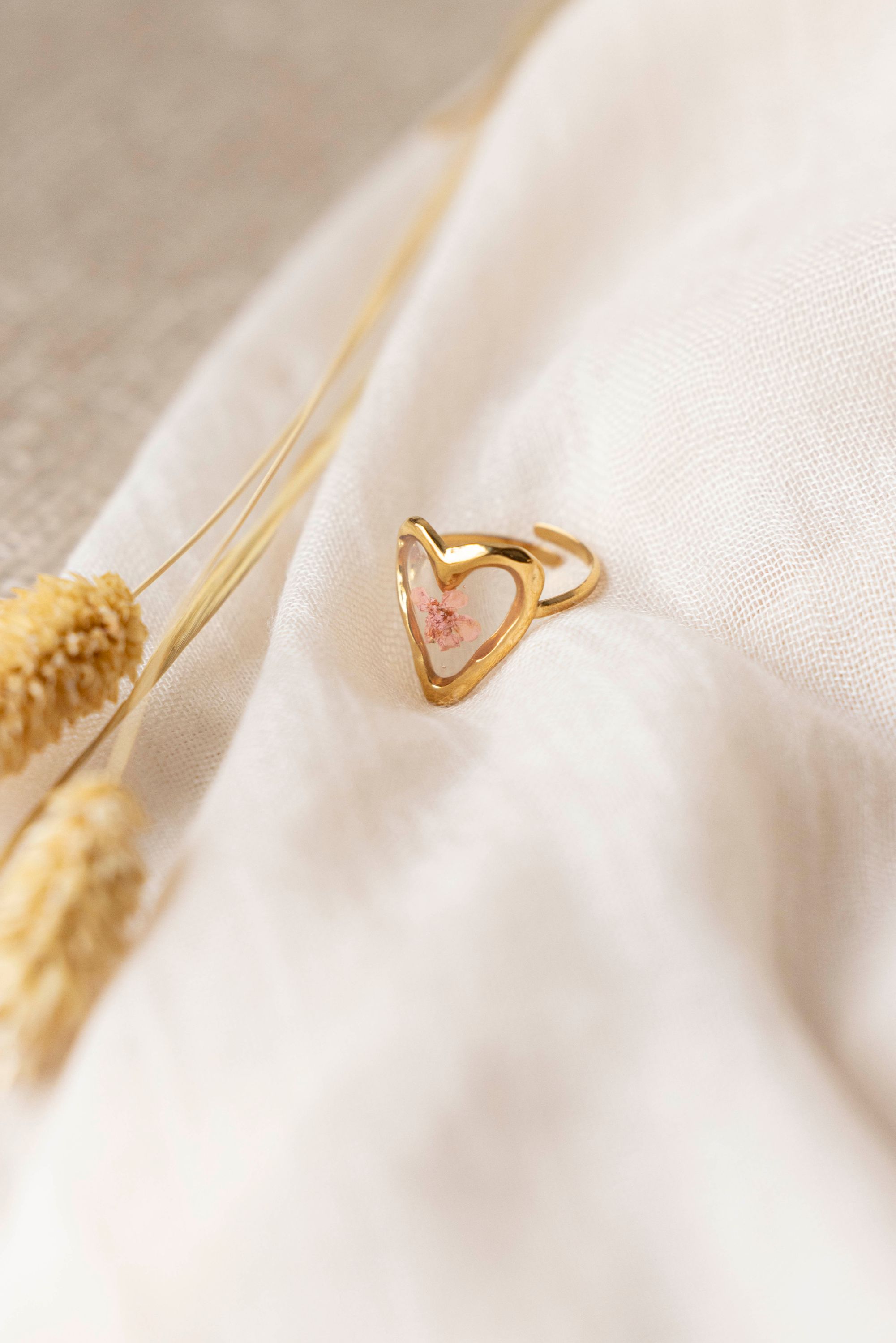 Norah Goudkleurige hart ring met bloem gold multicolor 217533-198-ONE