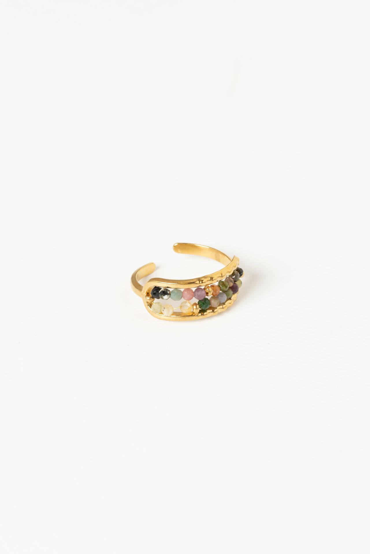 Goudkleurige ring met kralen