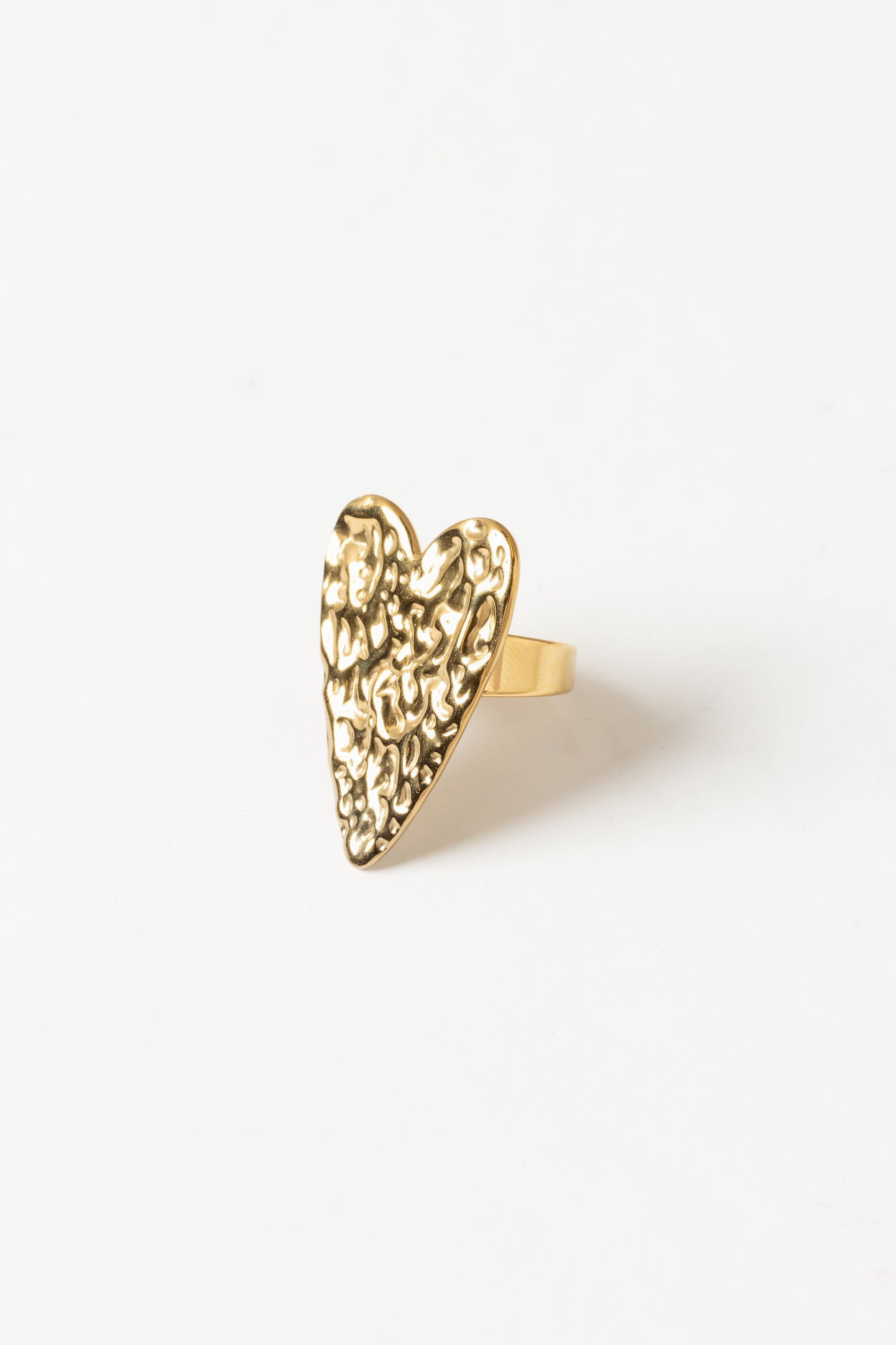 Goudkleurige ring met hart