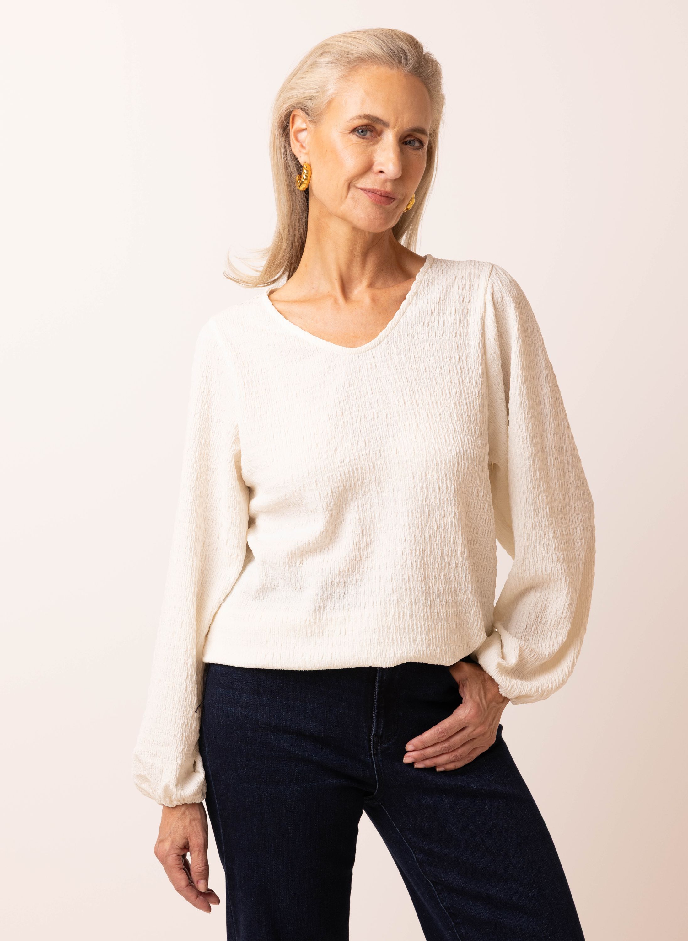 Off-white blouse met structuur