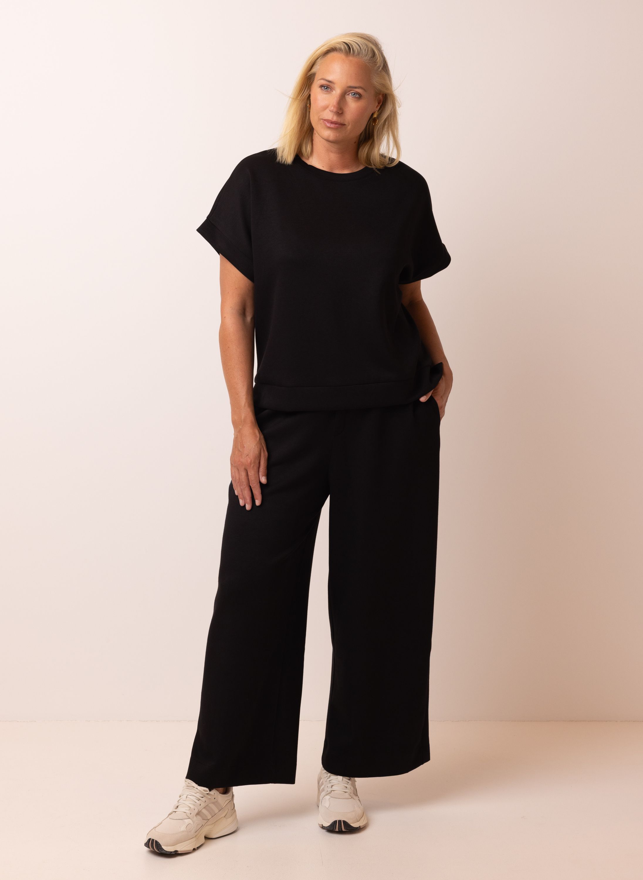 Norah Zwarte rechte broek met elastische tailleband black 217591-001-42