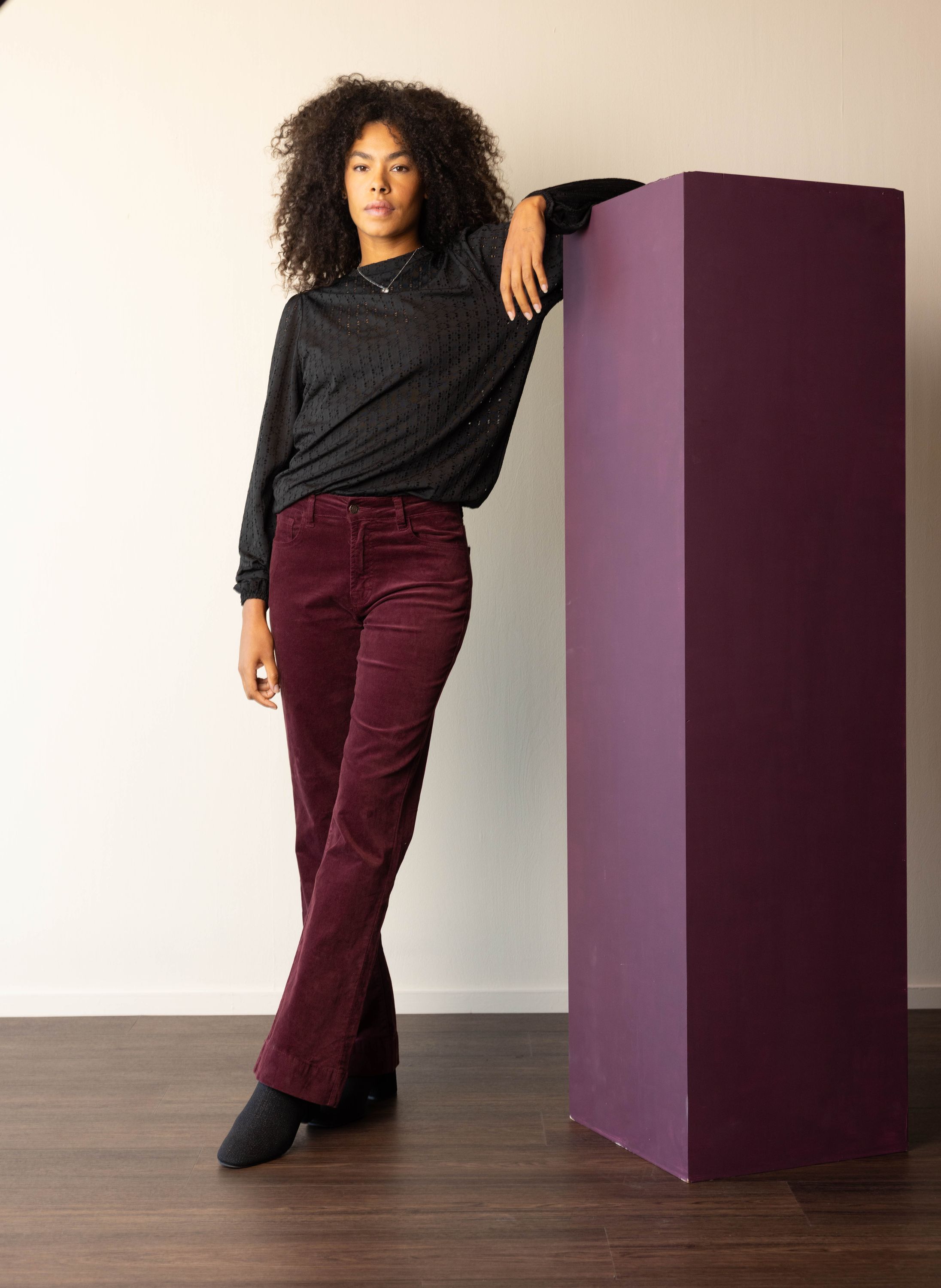 Norah Flora jeans | Flared | Bordeaux velvet | L32 bordeaux 217613-696-34