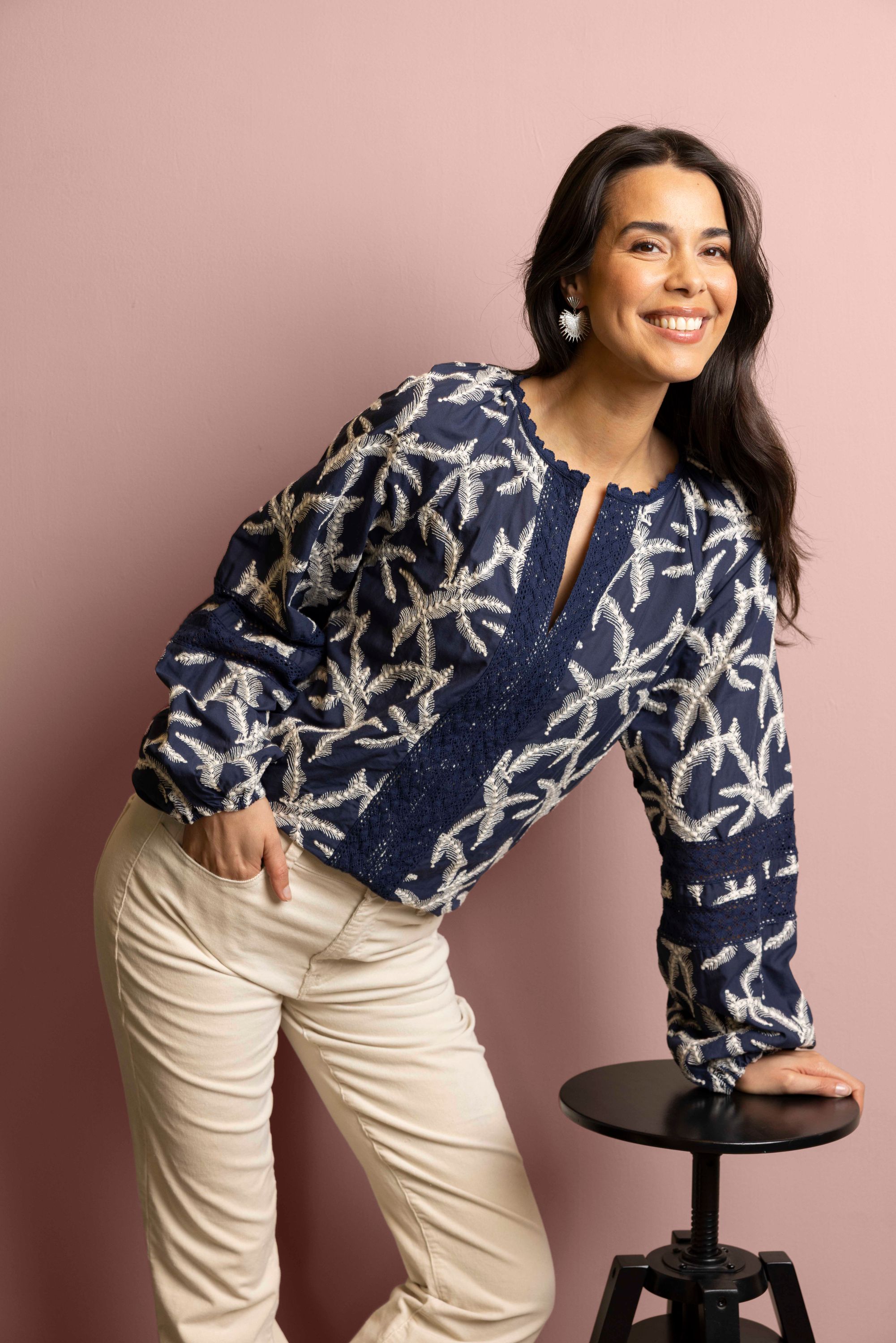 Norah Donkerblauwe blouse met borduursels dark blue 217631-499-34