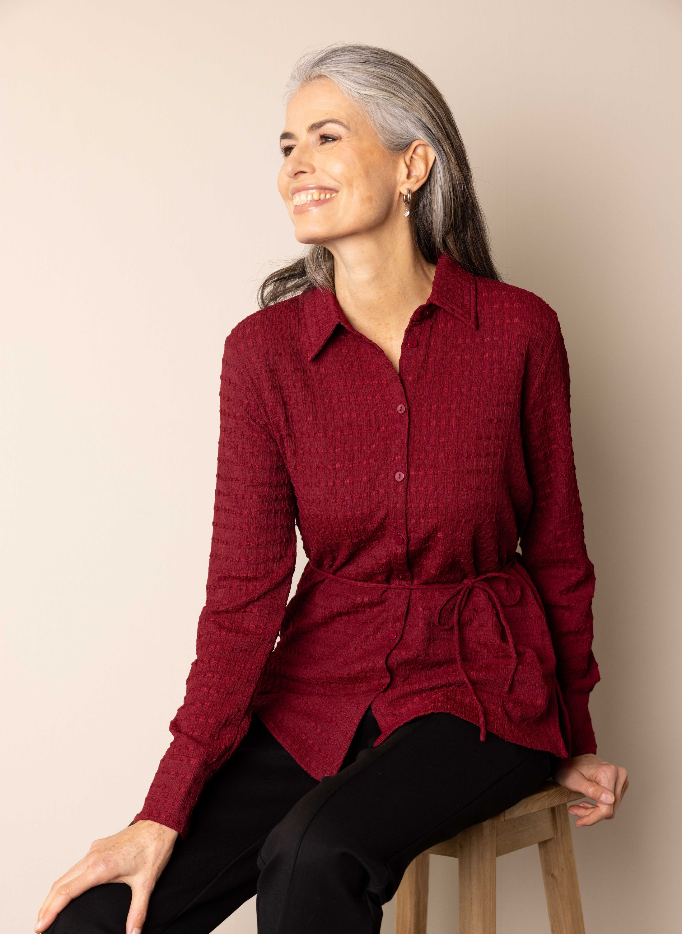 Norah Bordeauxrode blouse met structuur wine red 217644-697-34 Norah Bordeauxrode blouse met structuur wine red 217644-697-34