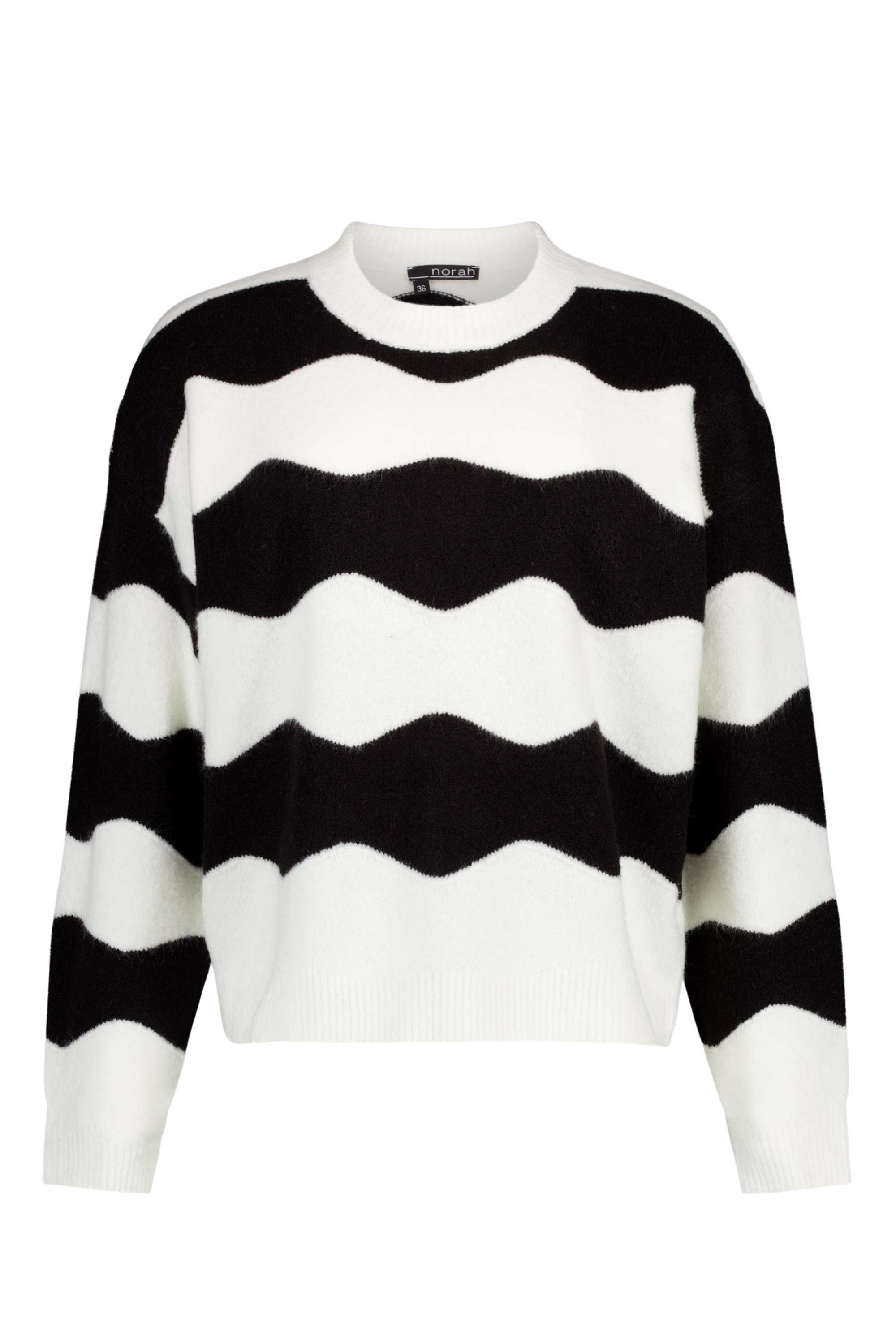 Norah Zwart/wit gebreide trui met golvende strepen black/white 217672-031-34 Norah Zwart/wit gebreide trui met golvende strepen black/white 217672-031-34