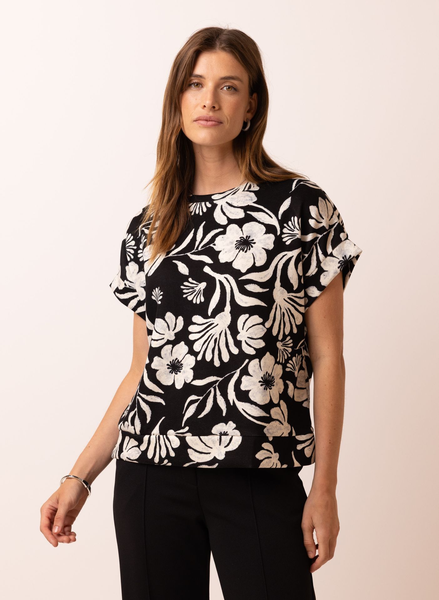 Norah Zwart shirt met witte bloemen black/ecru 217681-041-46