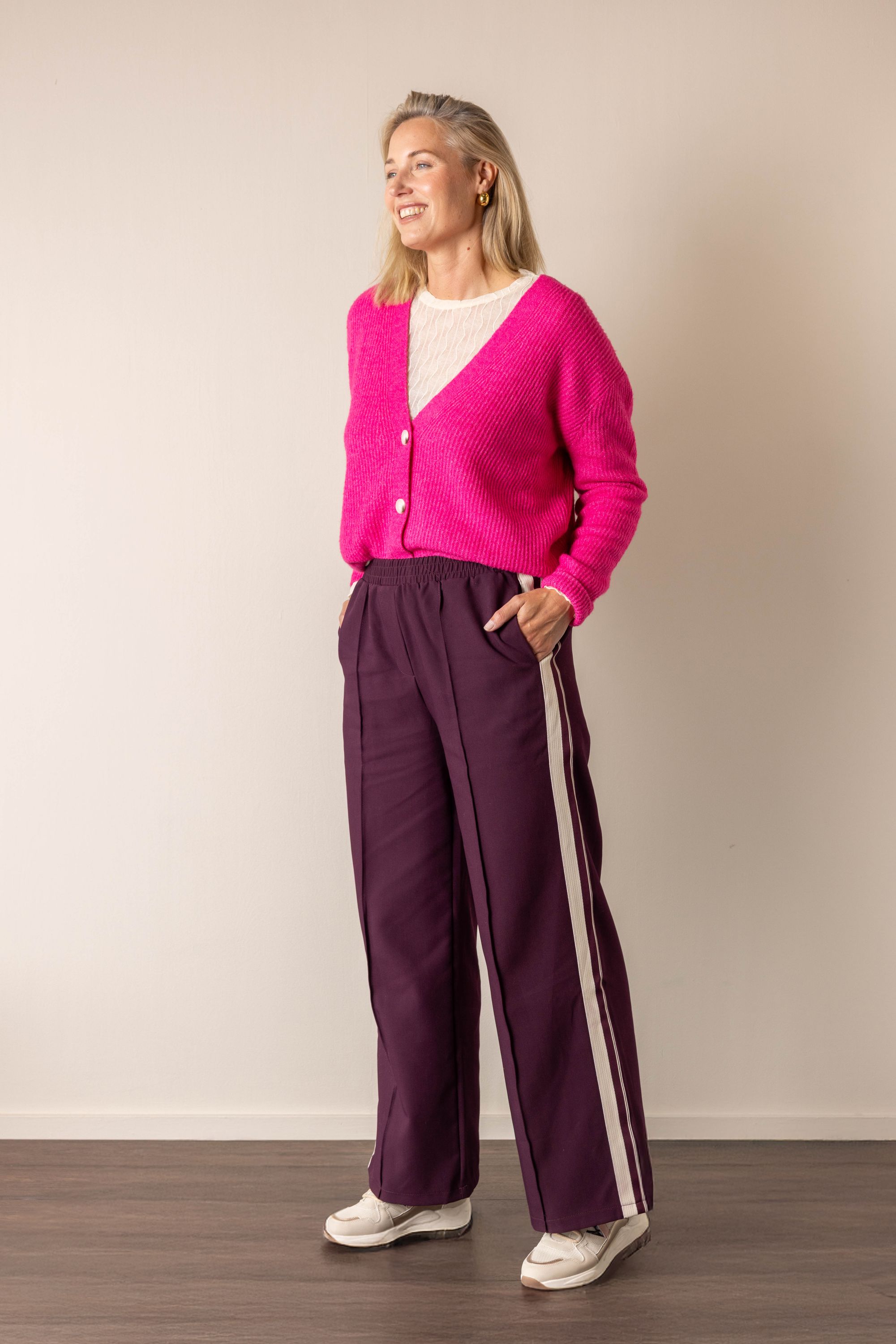Norah Bordeaux rechte broek met witte bies wine red 217683-697-34