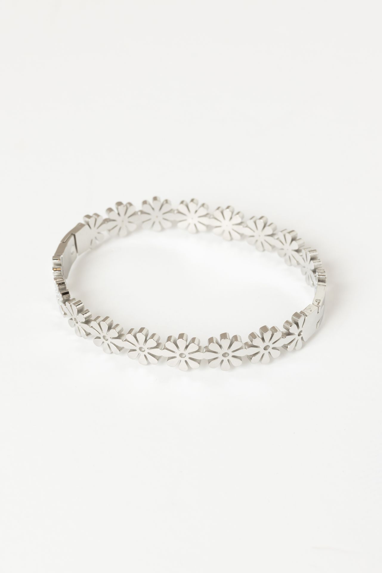 Norah Zilverkleurige armband met bloemen silver 217696-099-ONE