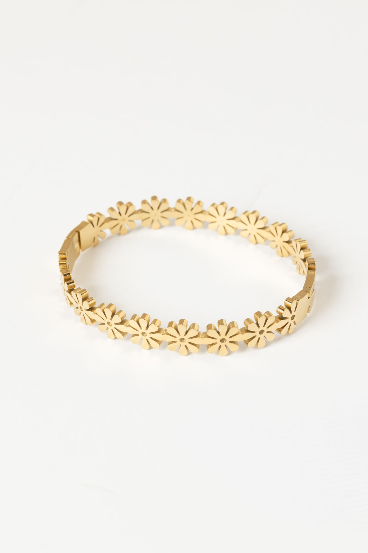 Goudkleurige armband met bloemen