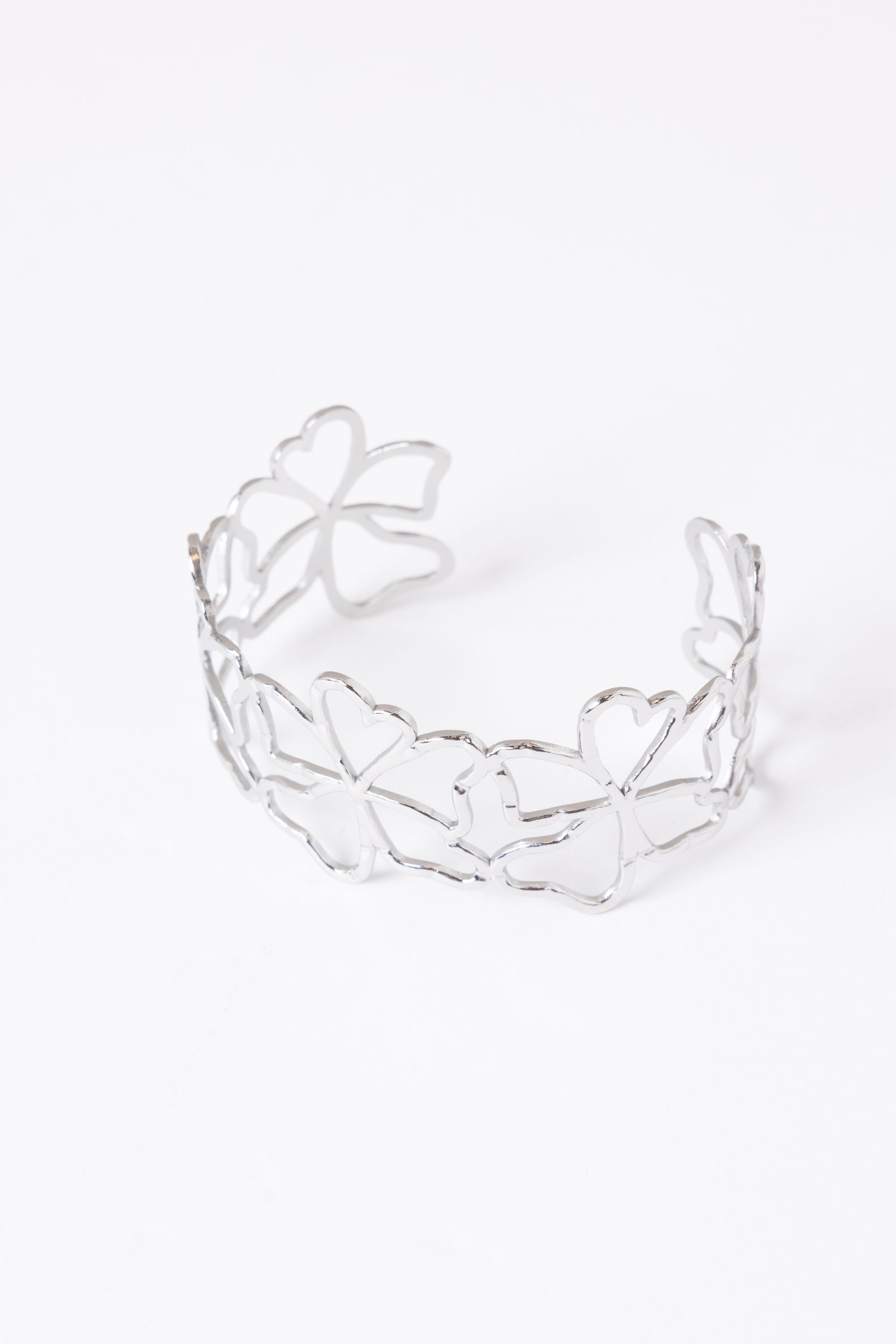 Norah Zilverkleurige bangle armband met open bloemen silver 217699-099-ONE