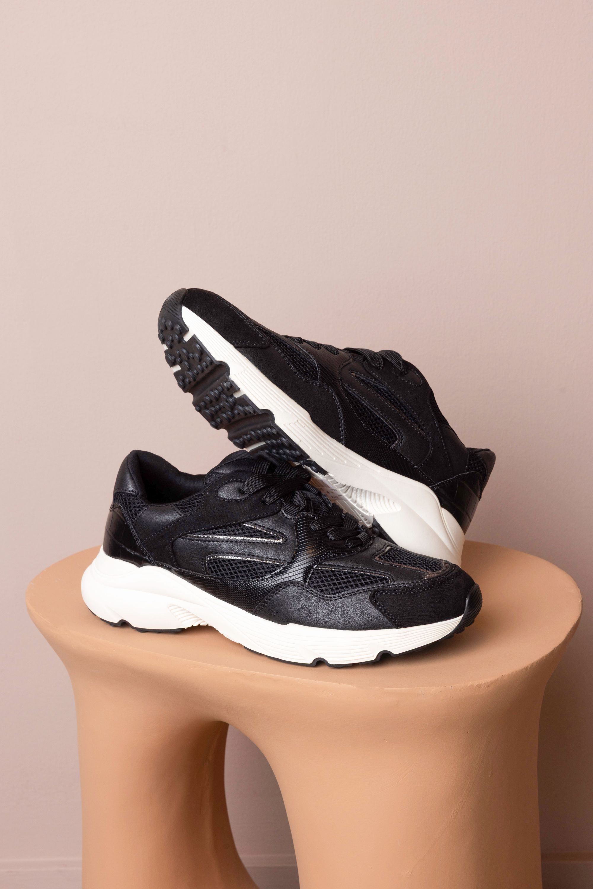 Norah Zwarte sneaker met witte zool black 217714-001-38