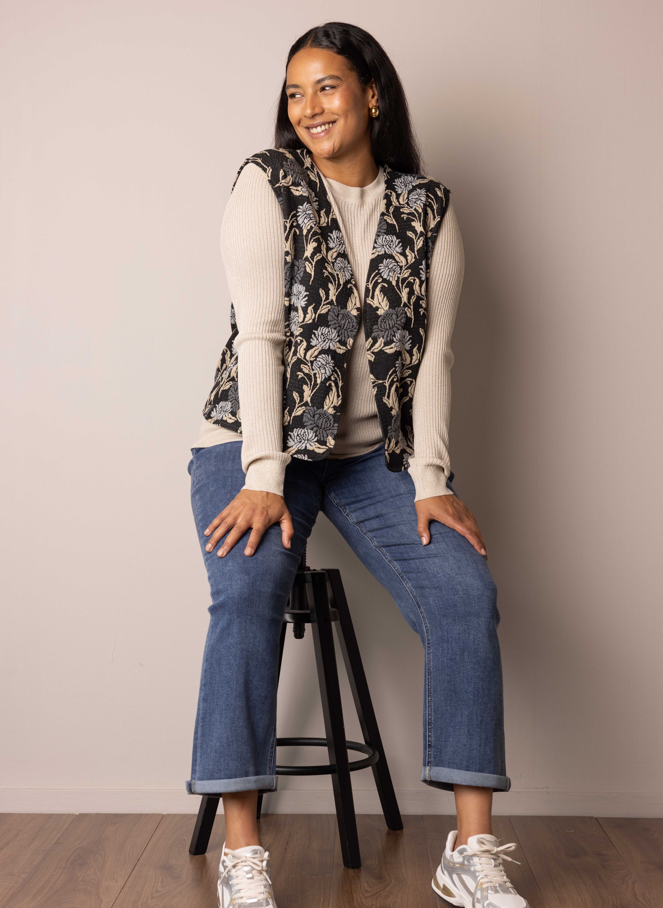 Norah Zwart gilet met bloemen black multicolor 217787-020-48